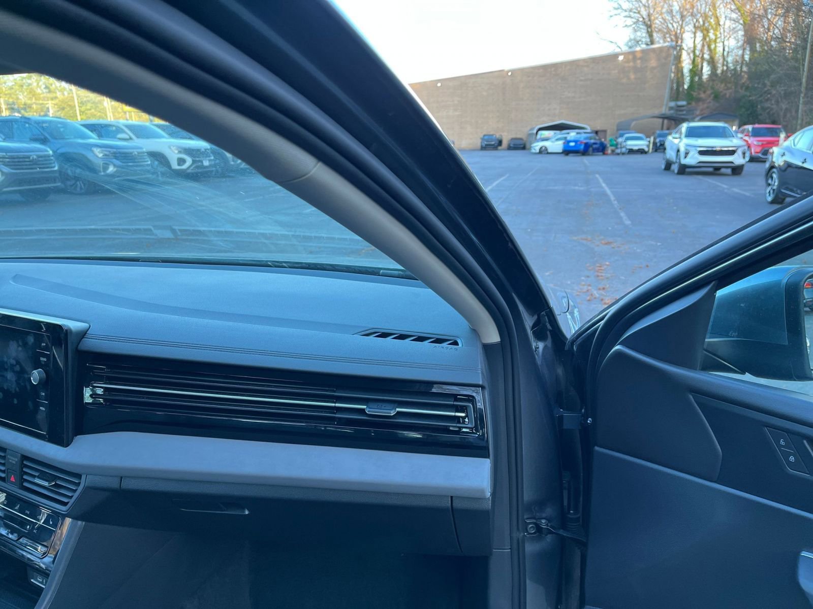 Thumbnail: 2025 Volkswagen Jetta - 35