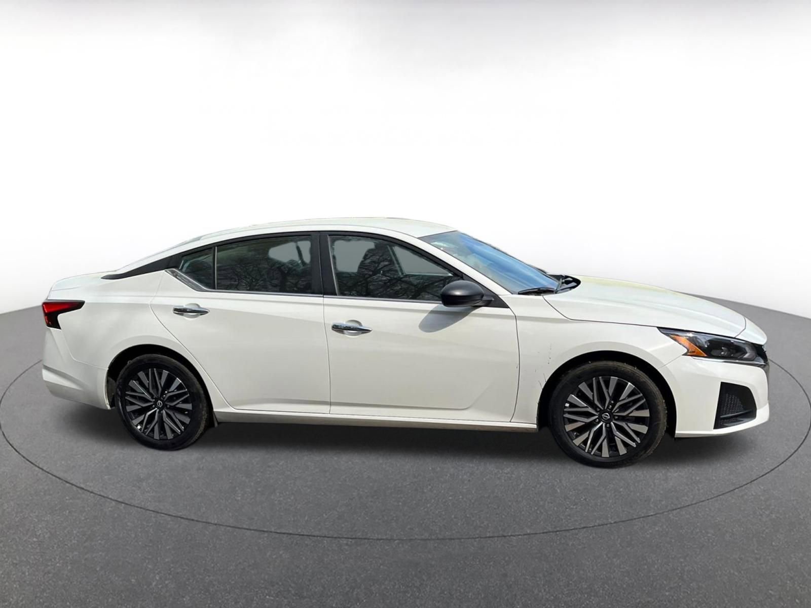 Thumbnail: 2025 Nissan Altima - 18