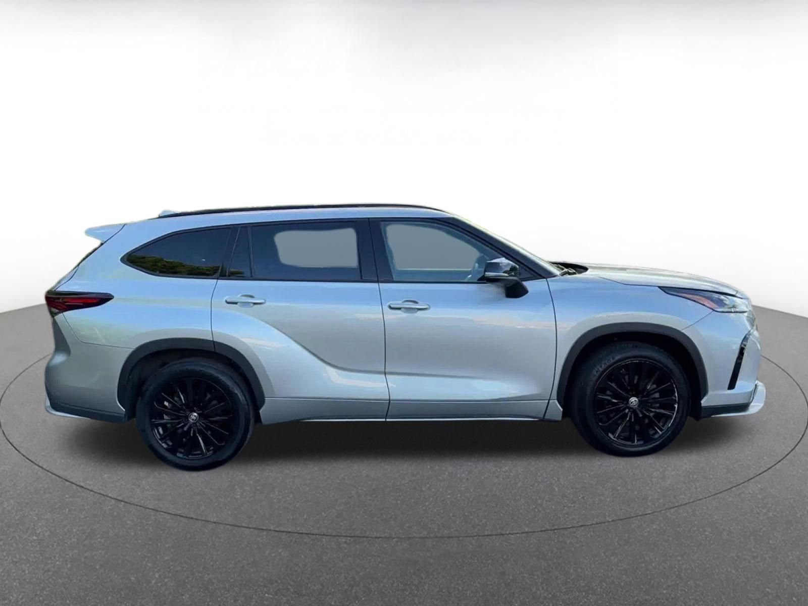 Thumbnail: 2025 Toyota Highlander - 16