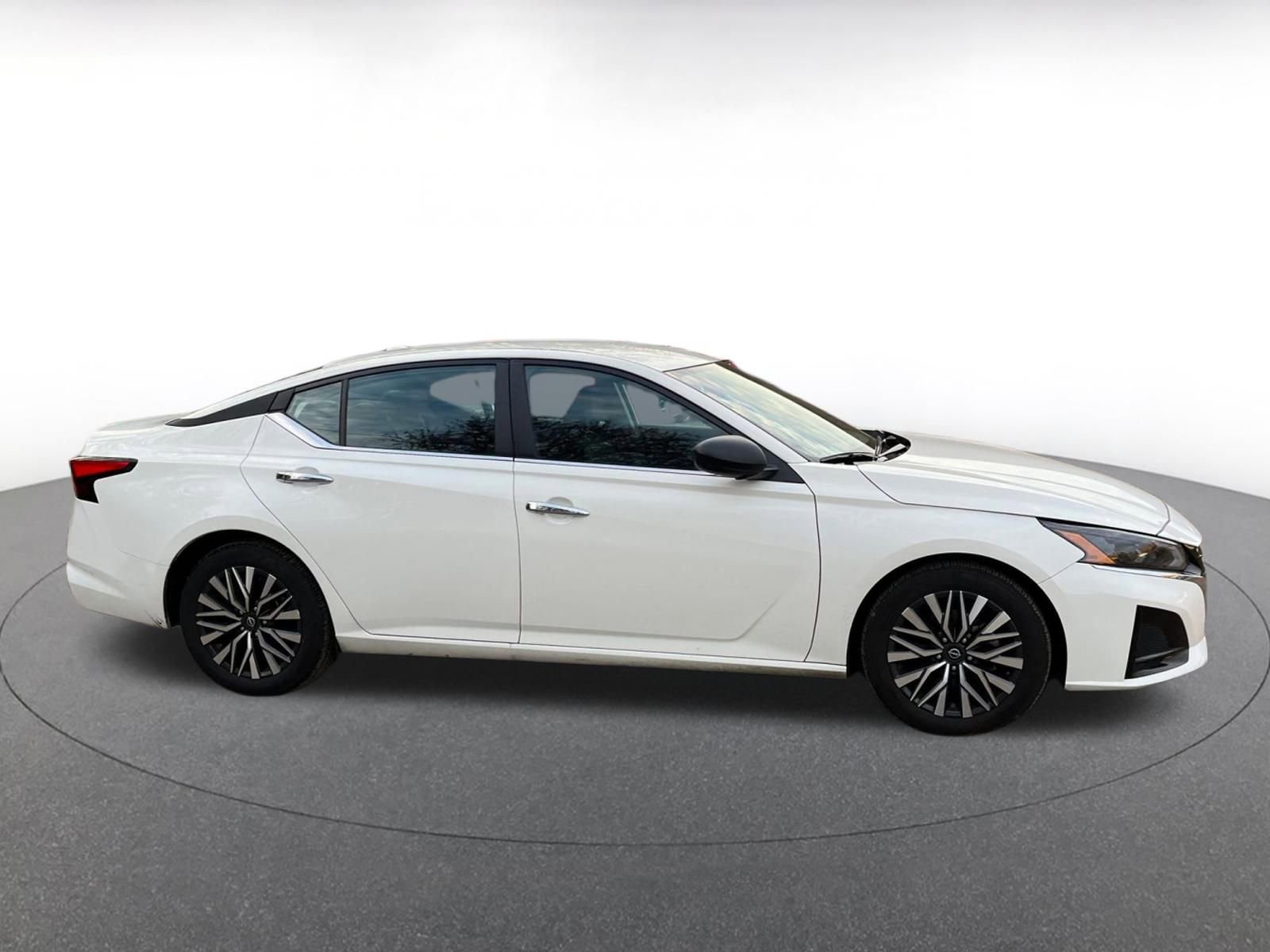 Thumbnail: 2025 Nissan Altima - 16