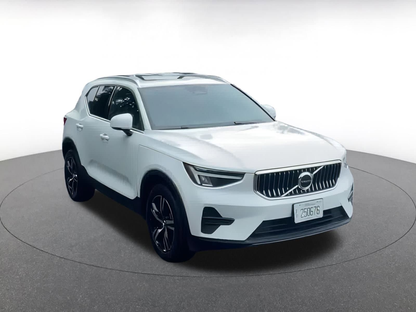 Thumbnail: 2024 Volvo XC40 - 3
