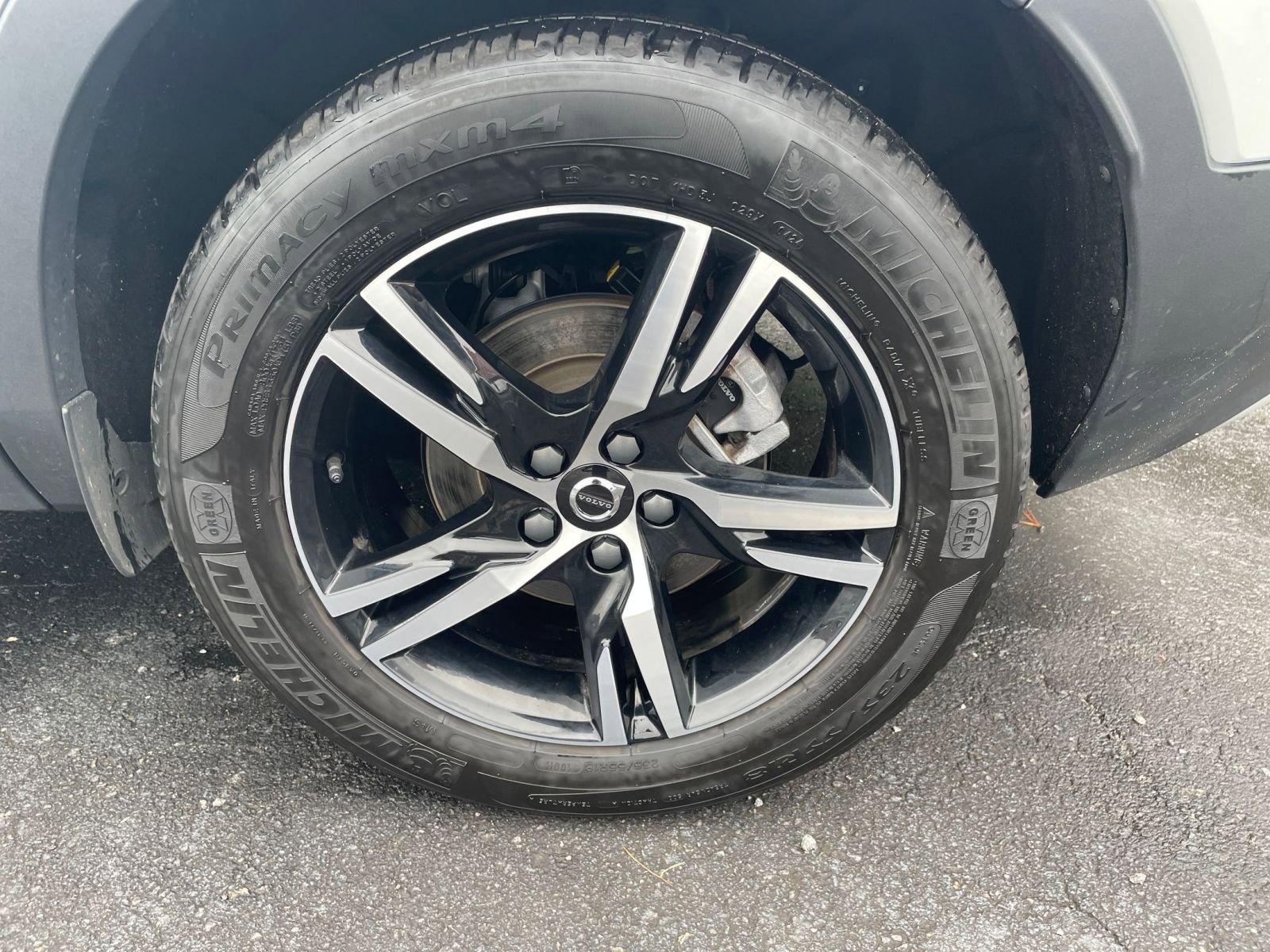 Thumbnail: 2024 Volvo XC40 - 25