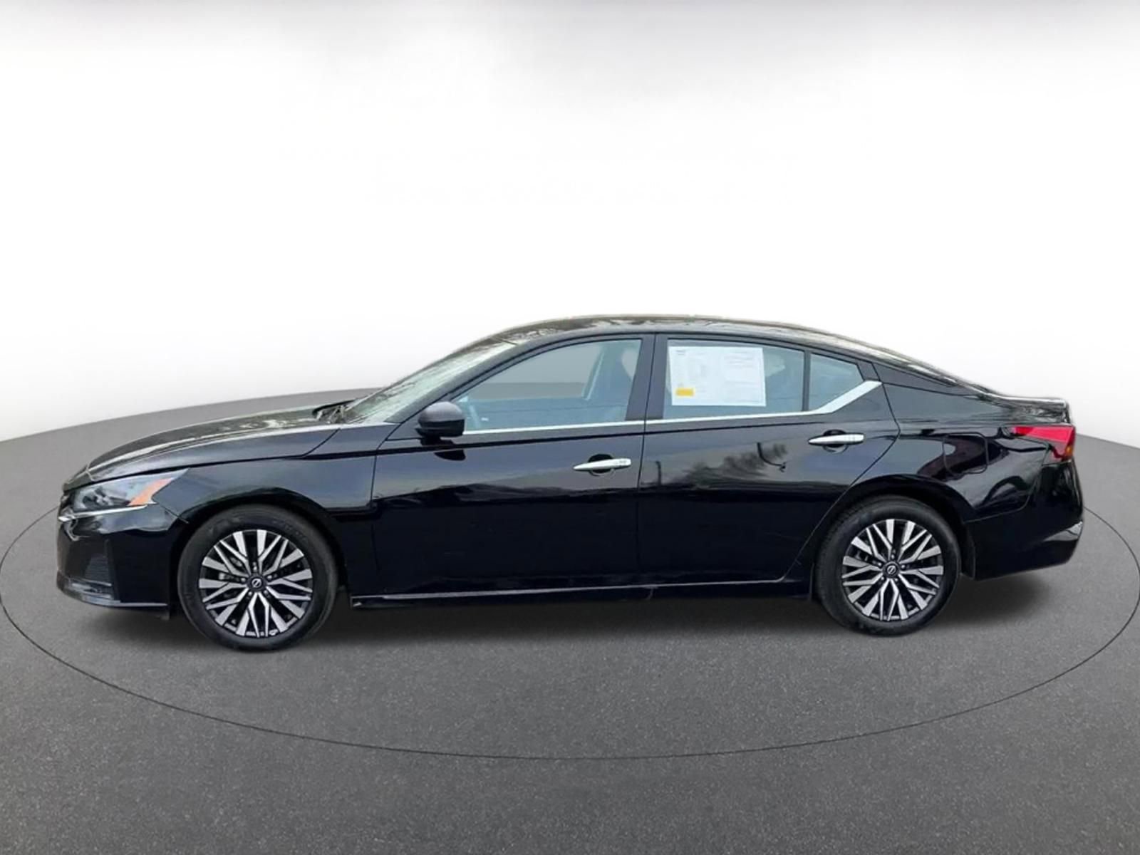 Thumbnail: 2025 Nissan Altima - 9