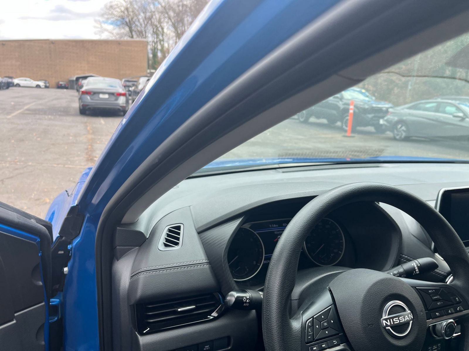 Thumbnail: 2025 Nissan Sentra - 32