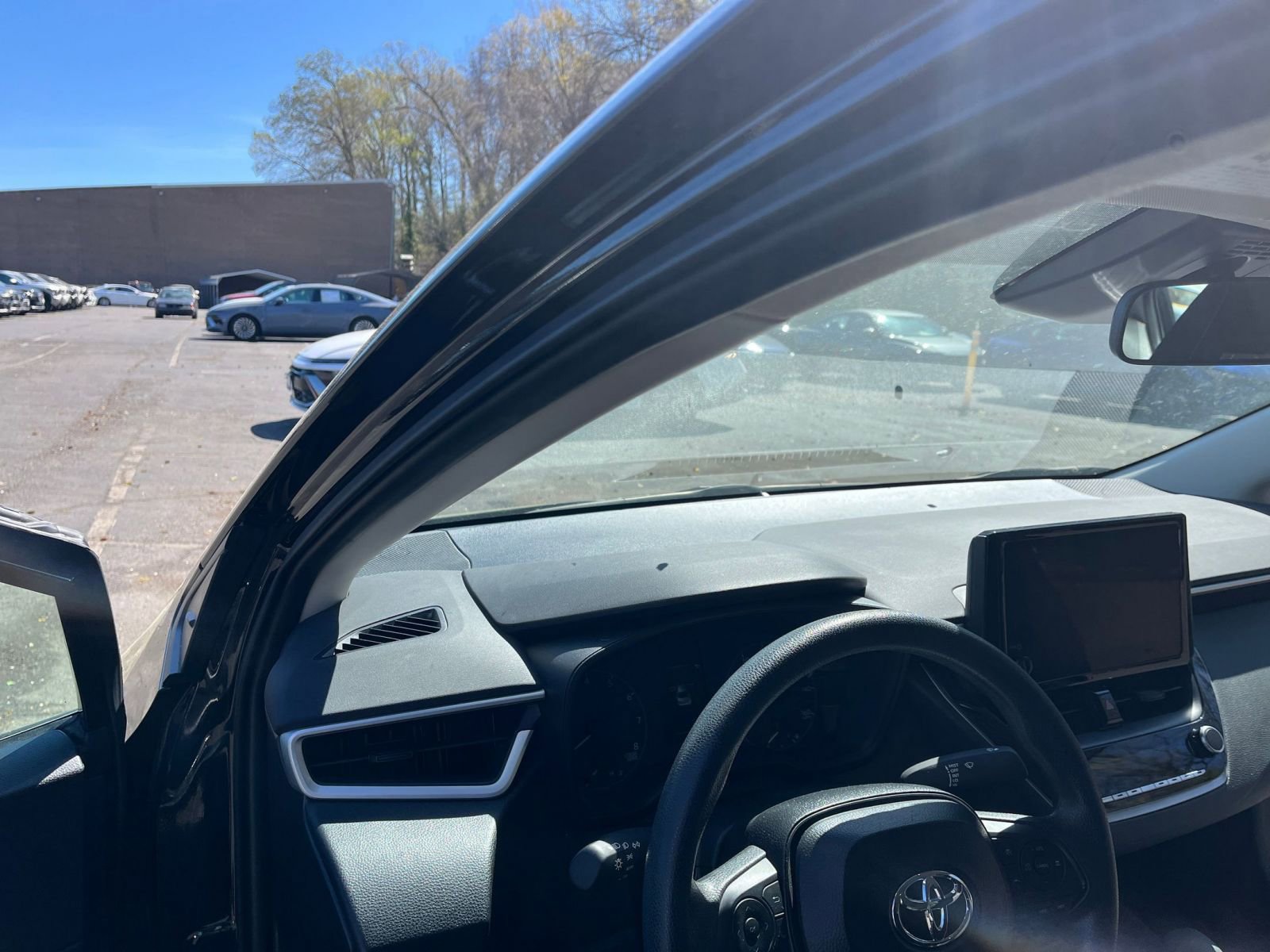 Thumbnail: 2025 Toyota Corolla - 32