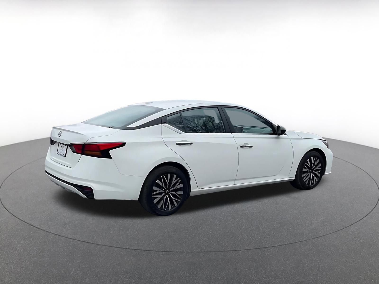 Thumbnail: 2025 Nissan Altima - 14