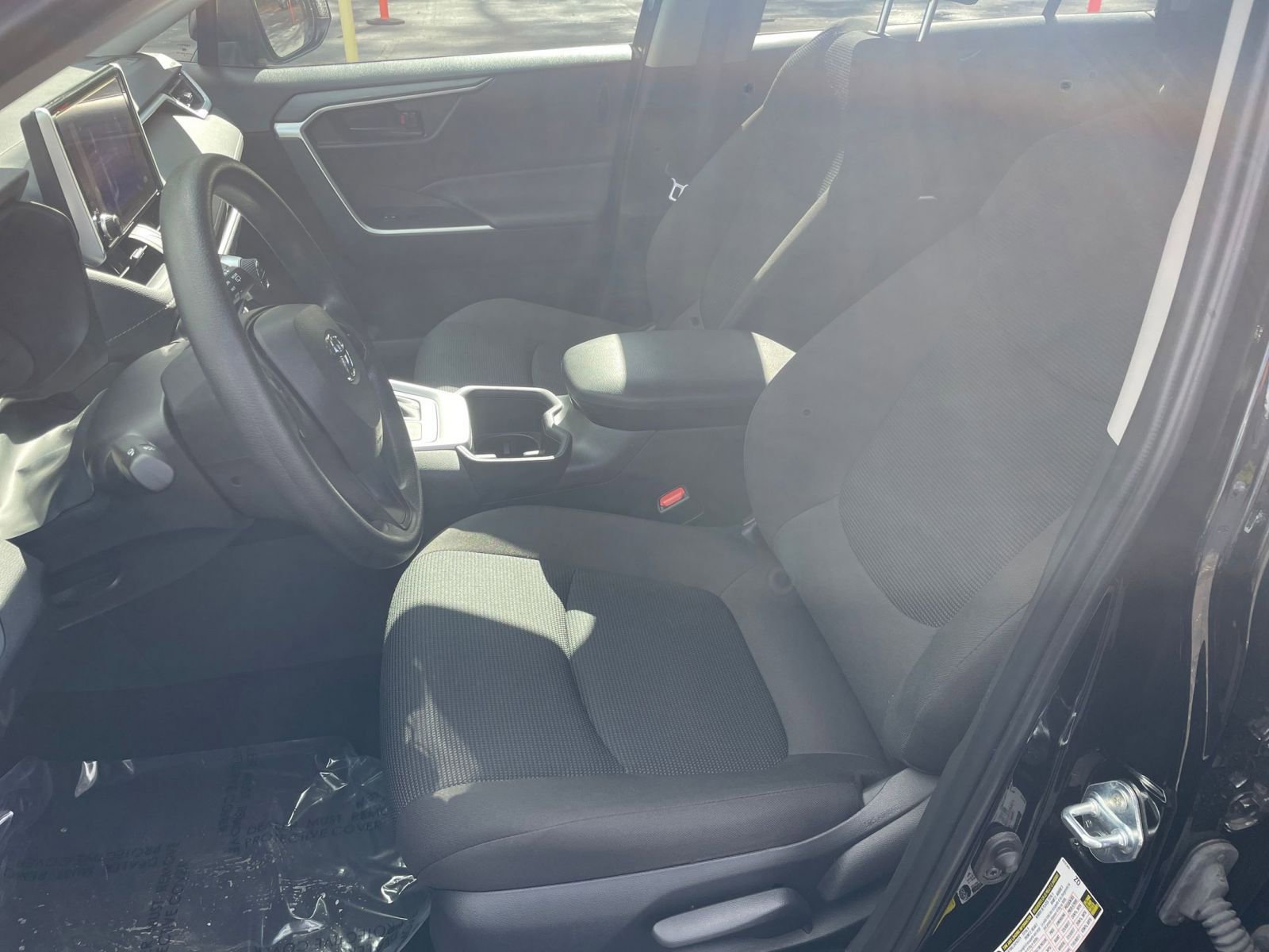 Thumbnail: 2025 Toyota RAV4 - 32