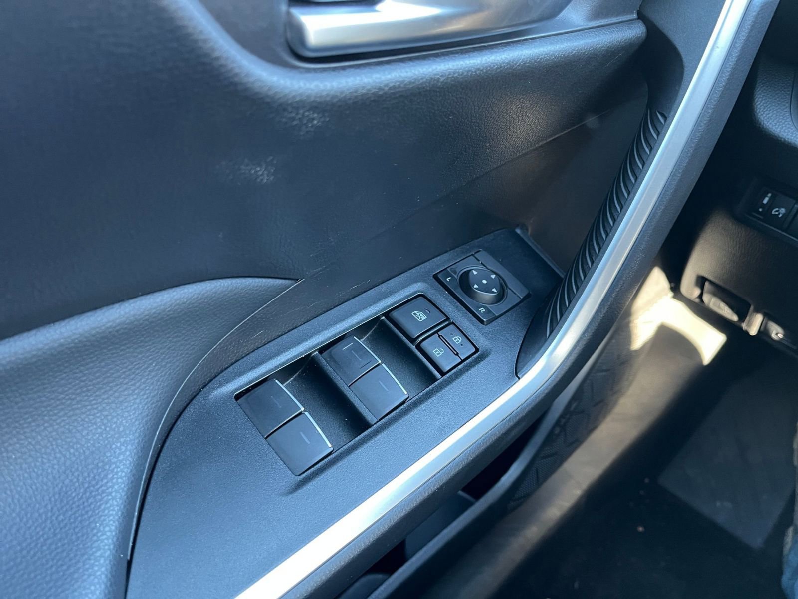 Thumbnail: 2025 Toyota RAV4 - 20