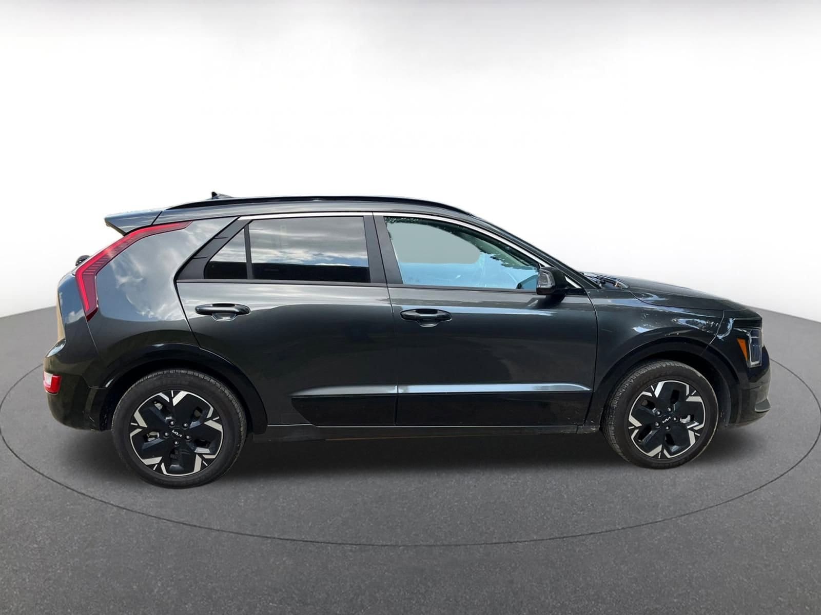 Thumbnail: 2023 Kia Niro - 16