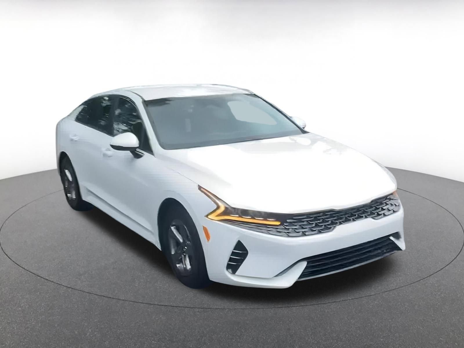 Thumbnail: 2023 Kia K5 - 3