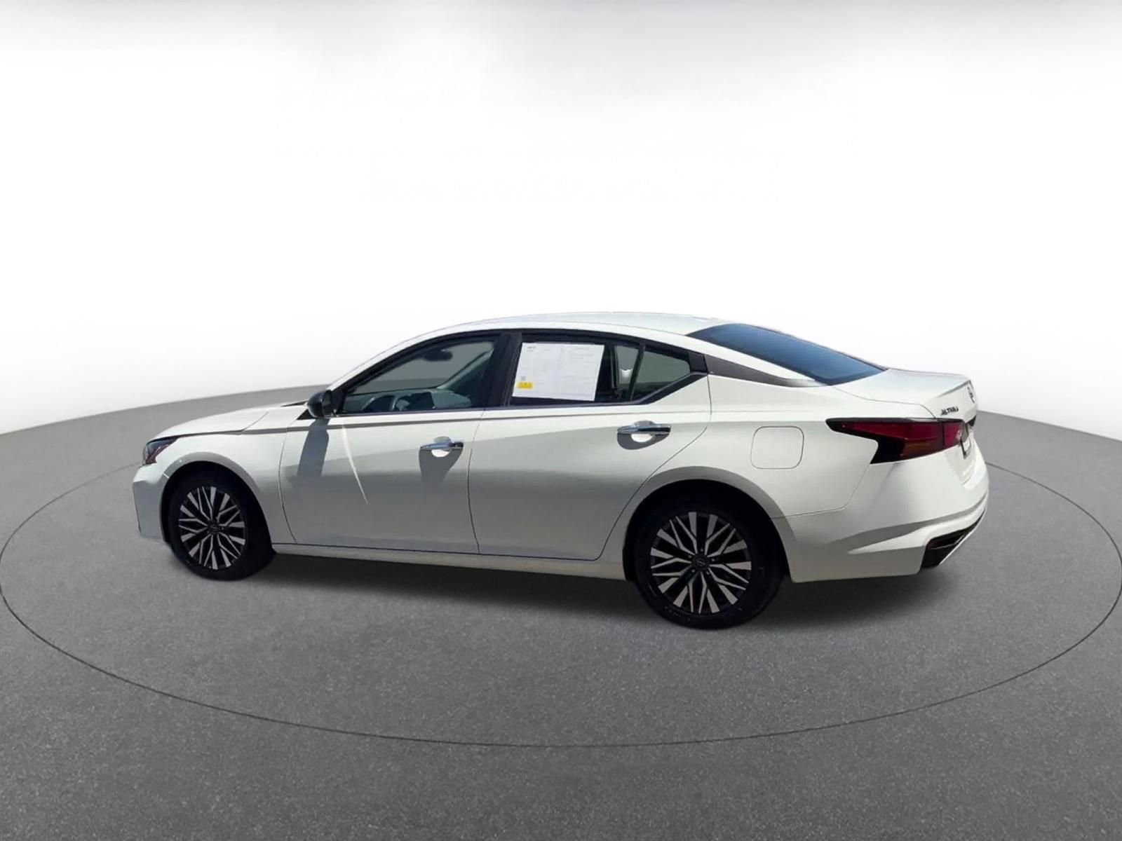 Thumbnail: 2025 Nissan Altima - 10