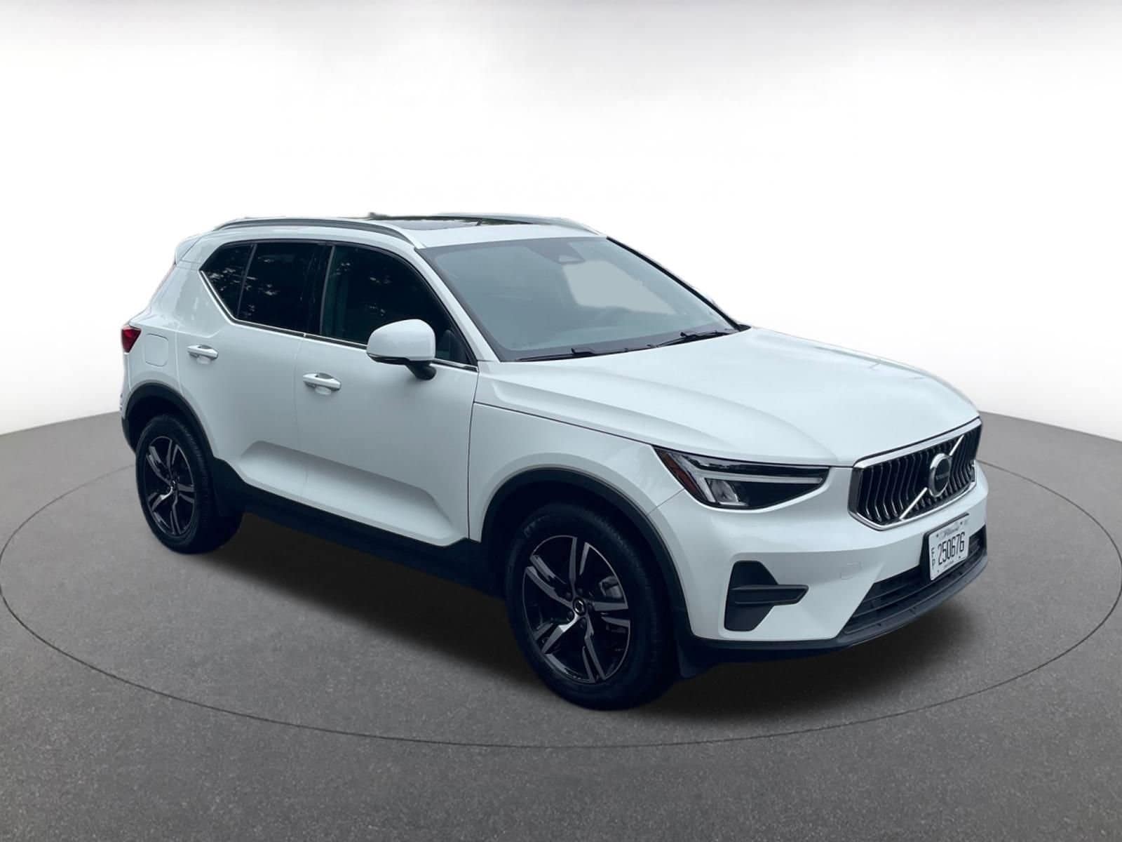 Thumbnail: 2024 Volvo XC40 - 1