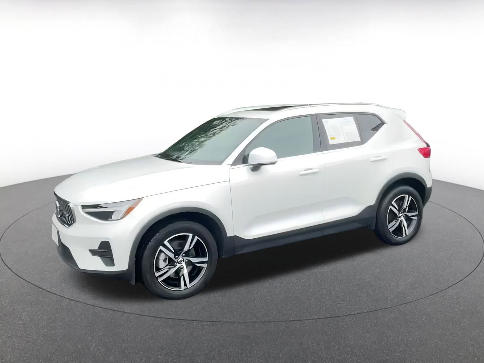 Thumbnail: 2024 Volvo XC40 - 8
