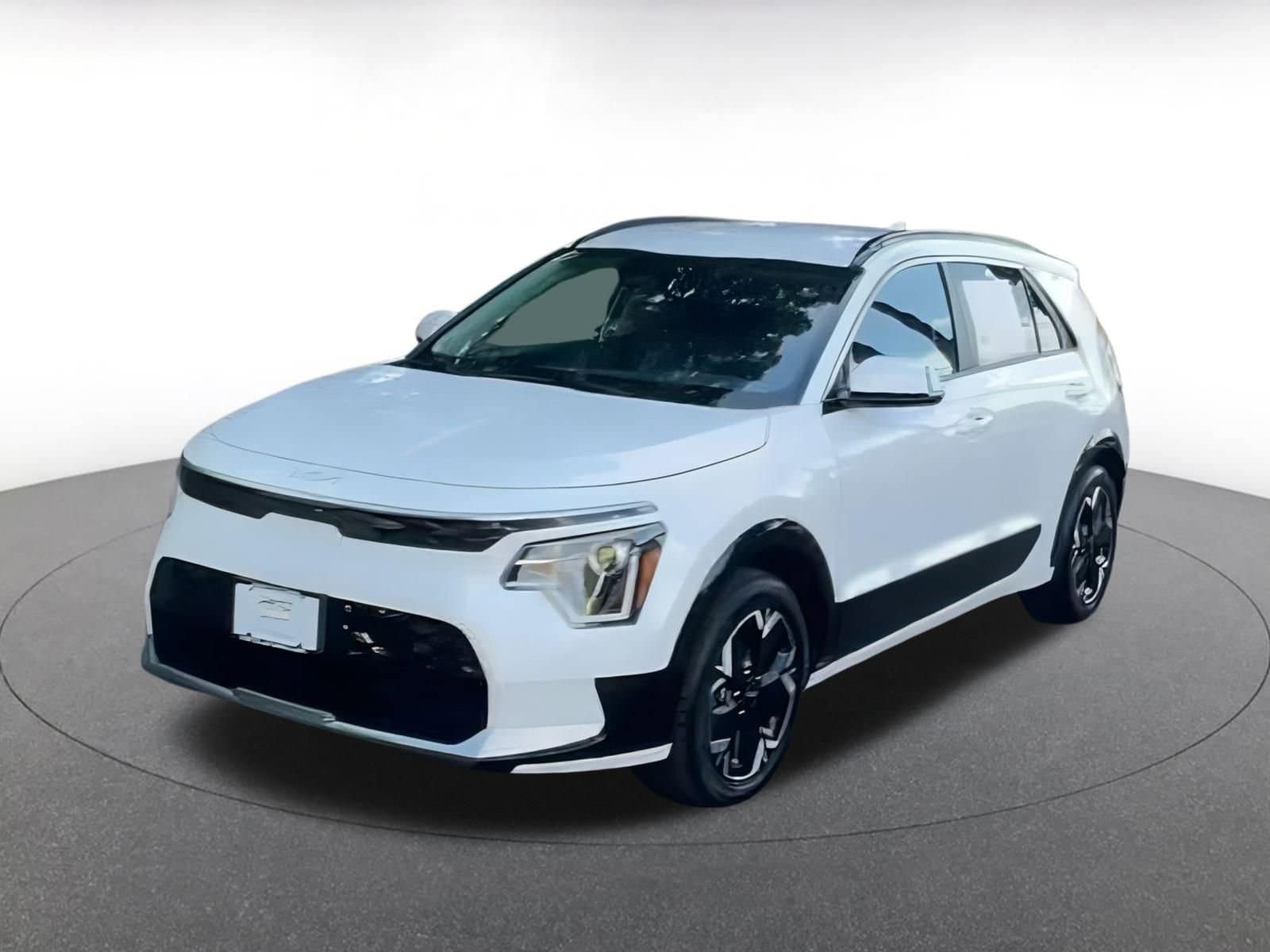 Thumbnail: 2023 Kia Niro - 7