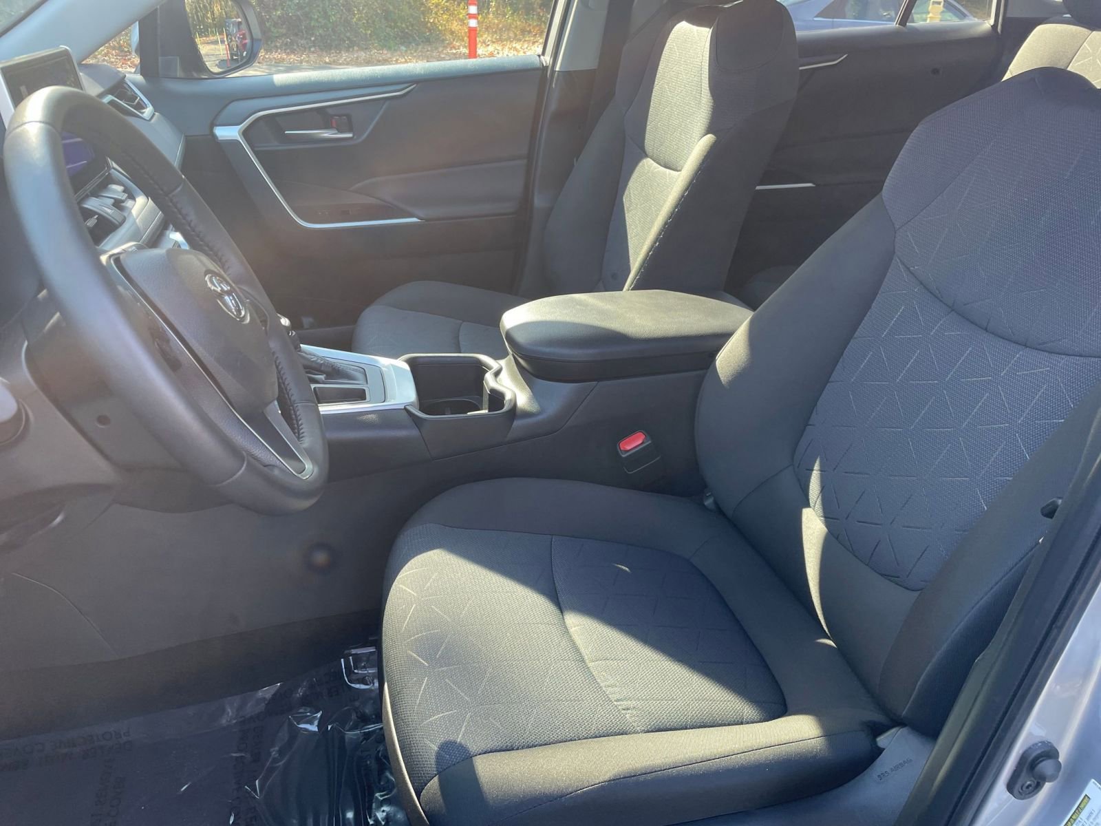 Thumbnail: 2025 Toyota RAV4 - 32