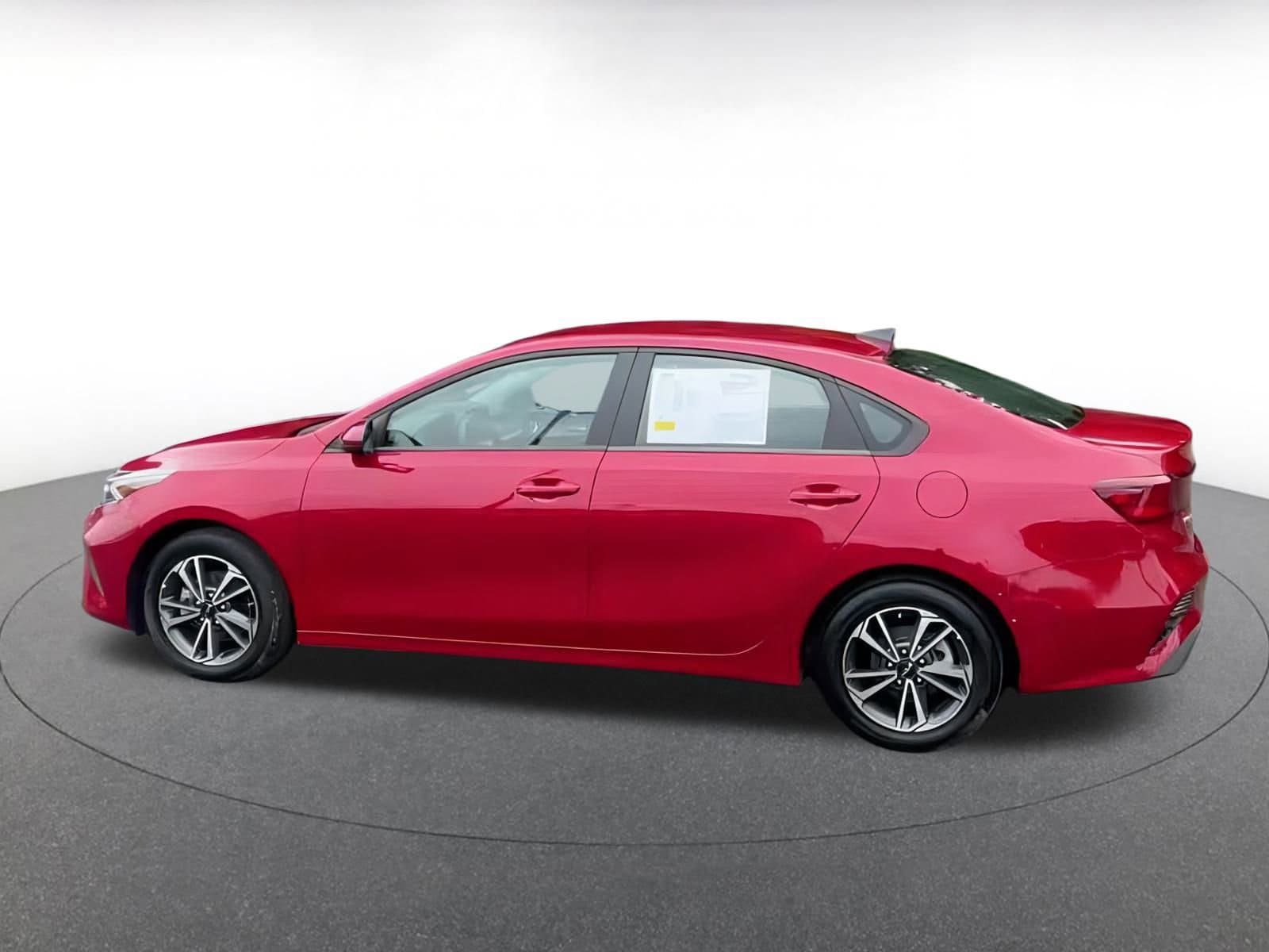 Thumbnail: 2024 Kia Forte - 3