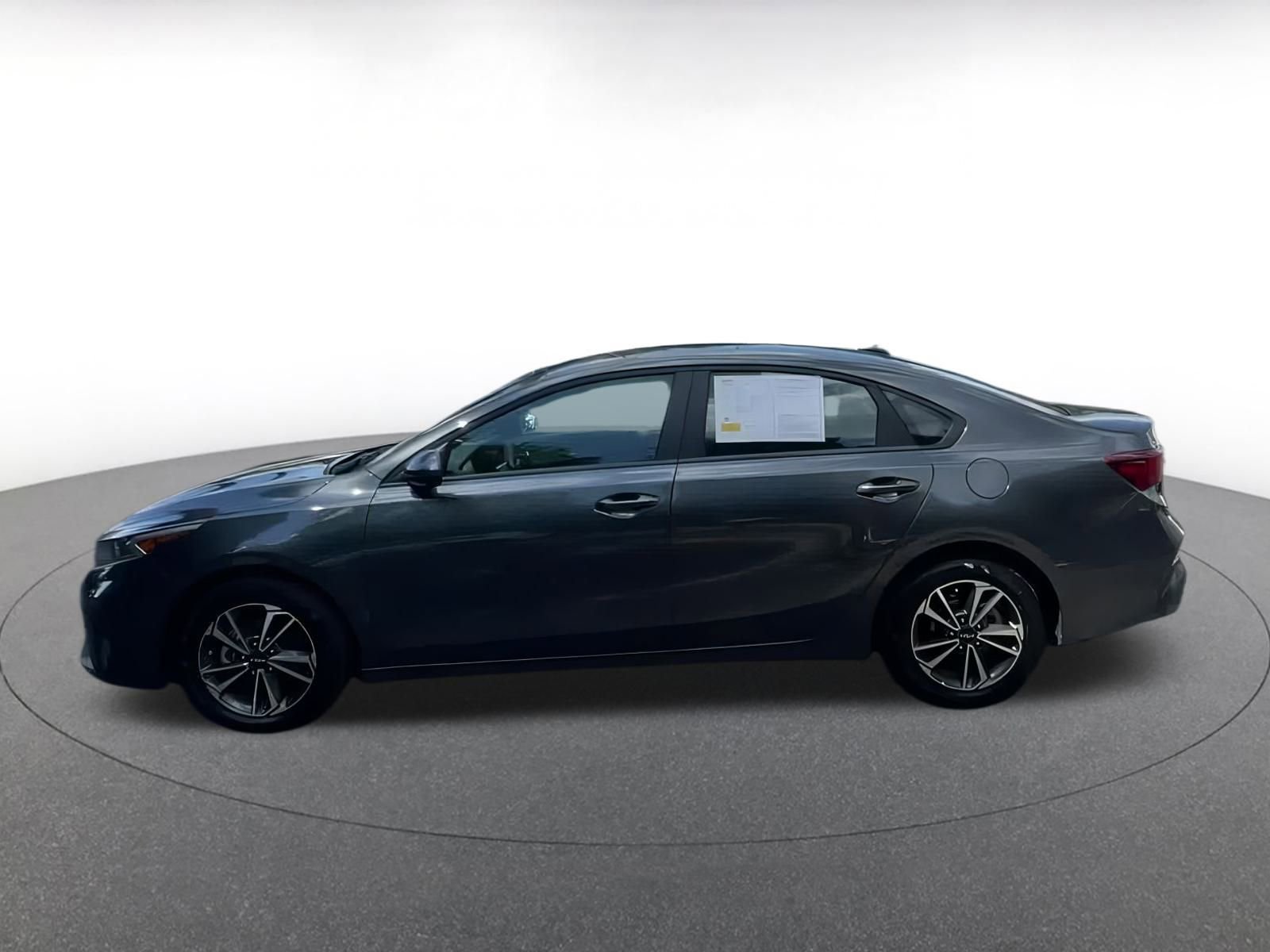 Thumbnail: 2024 Kia Forte - 9