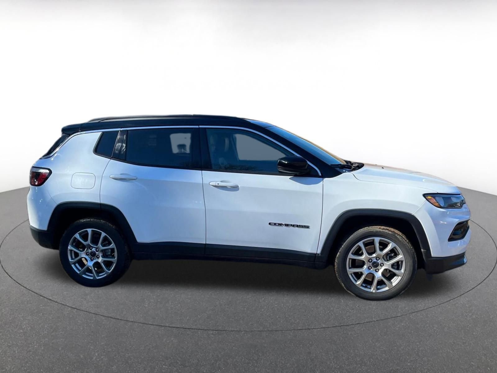 Thumbnail: 2025 Jeep Compass - 17