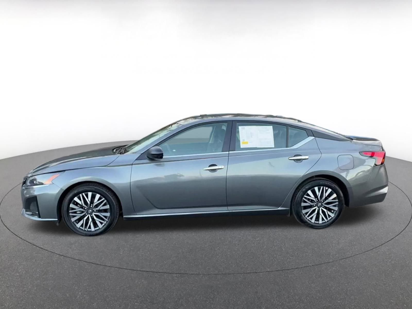 Thumbnail: 2025 Nissan Altima - 9