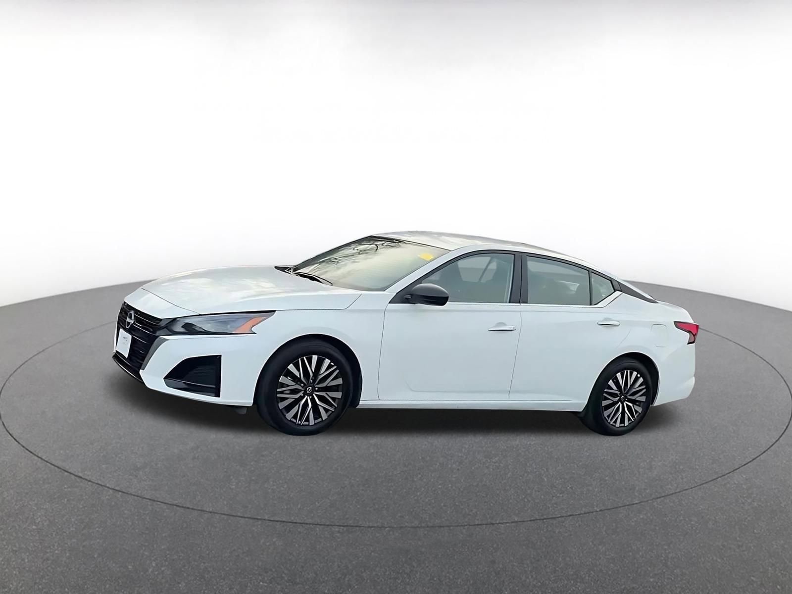 Thumbnail: 2025 Nissan Altima - 8