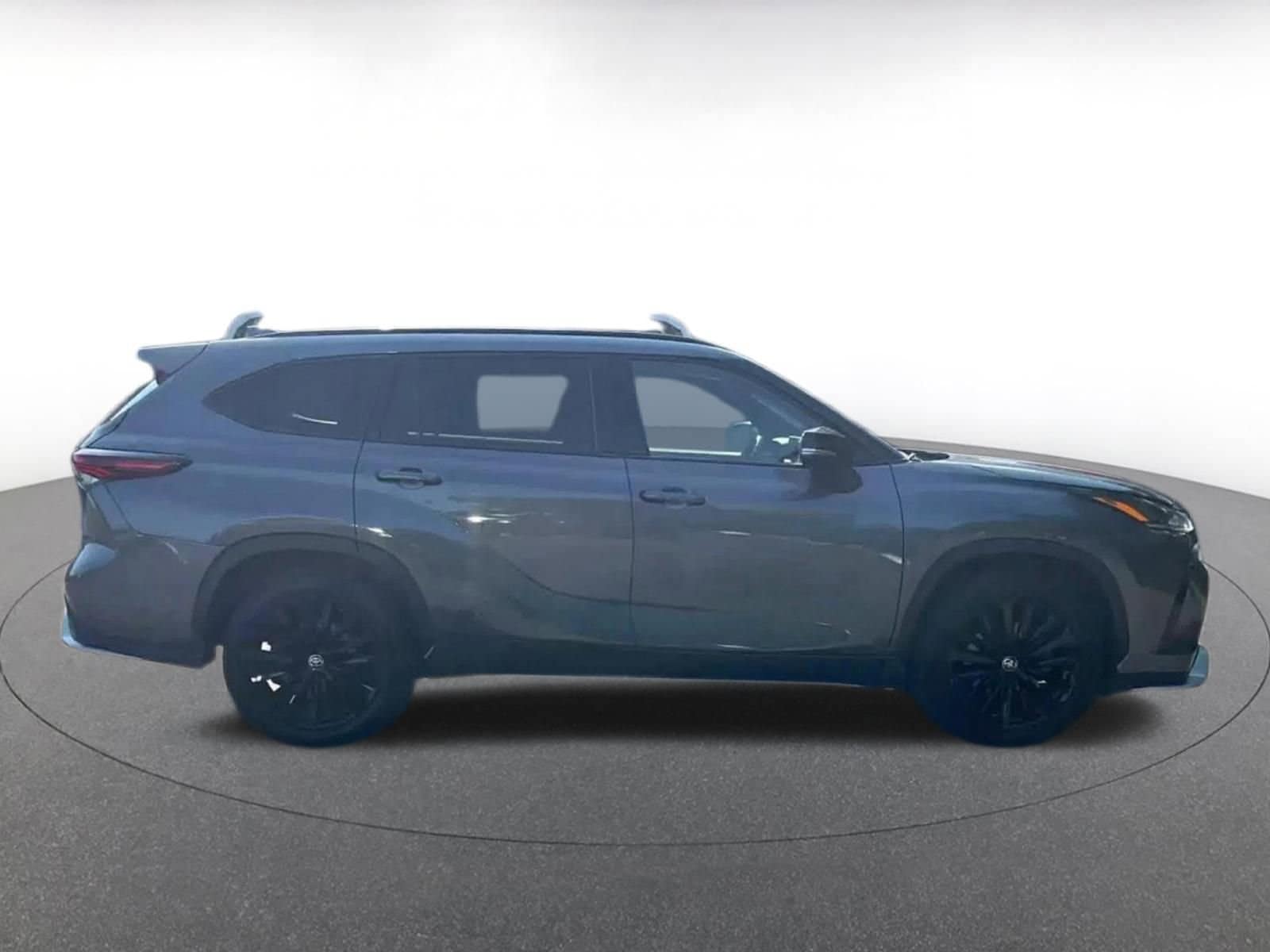 Thumbnail: 2024 Toyota Highlander - 21