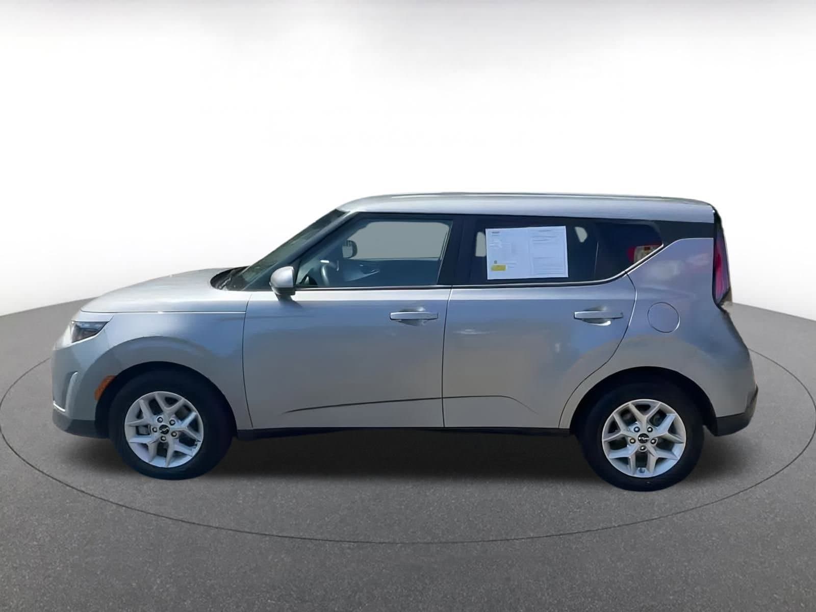 Thumbnail: 2023 Kia Soul - 9