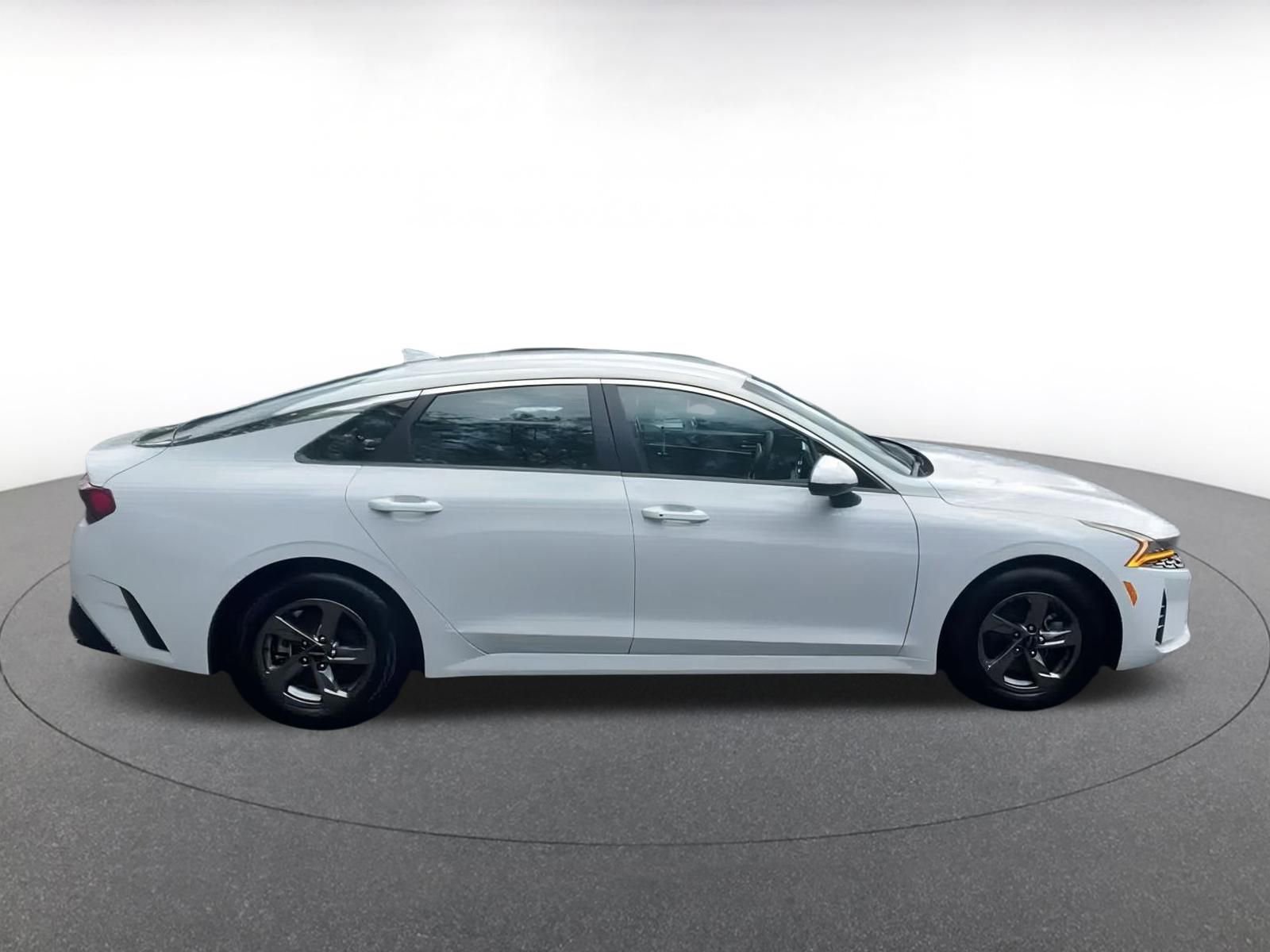 Thumbnail: 2023 Kia K5 - 16