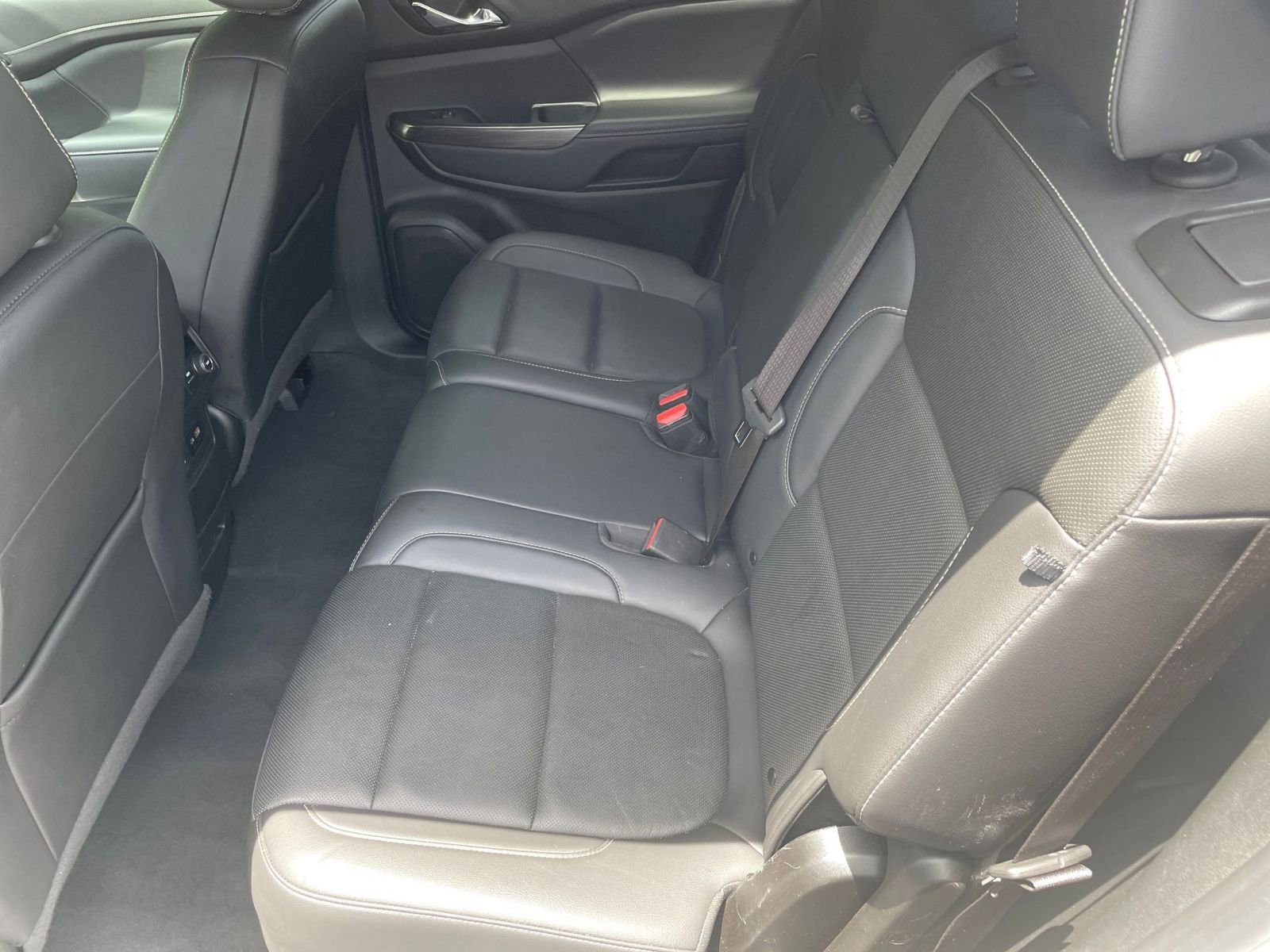 2023 GMC Acadia SLT 22