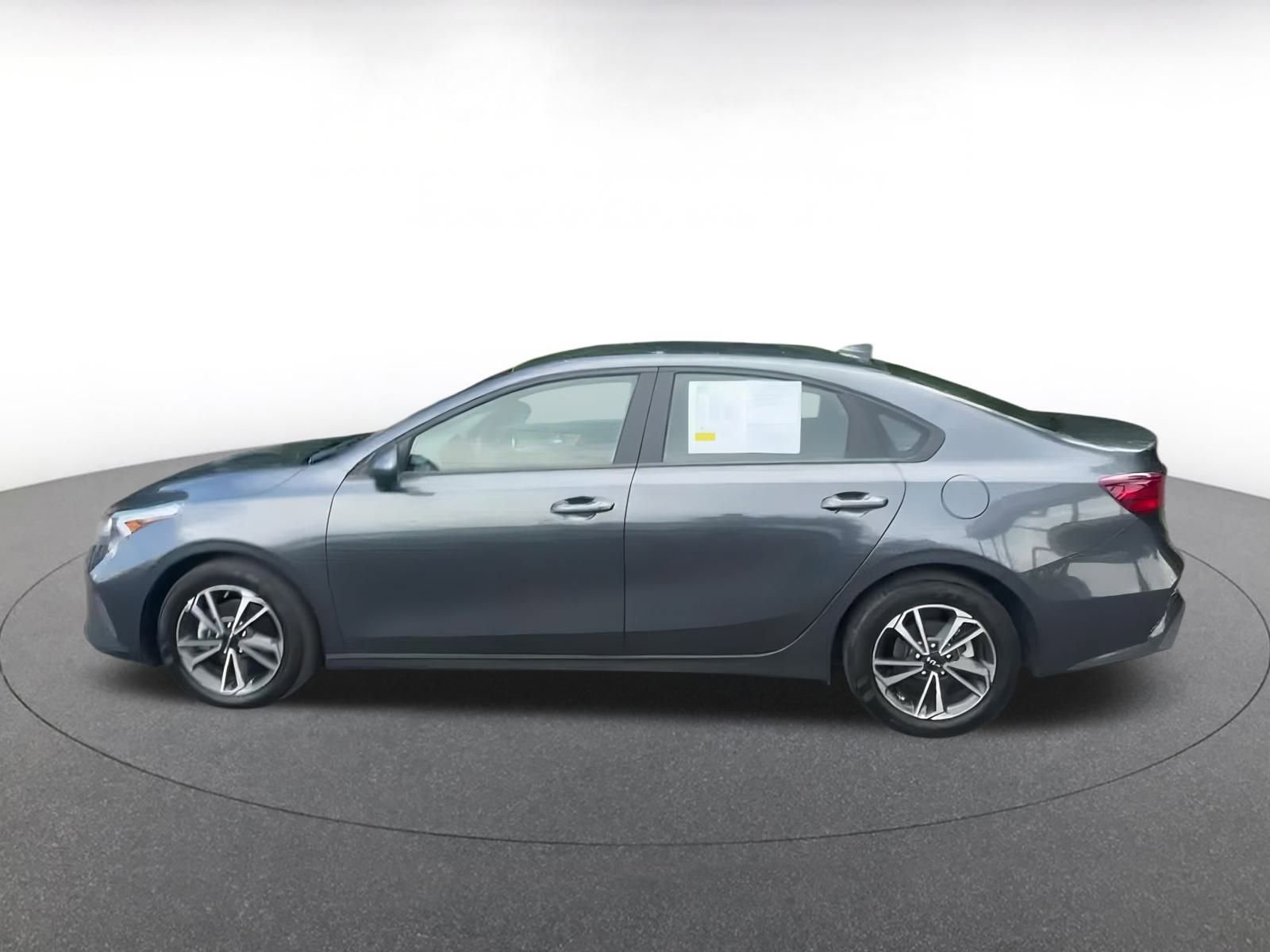 Thumbnail: 2024 Kia Forte - 9