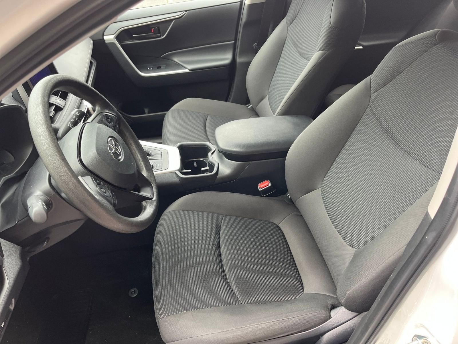 Thumbnail: 2025 Toyota RAV4 - 32