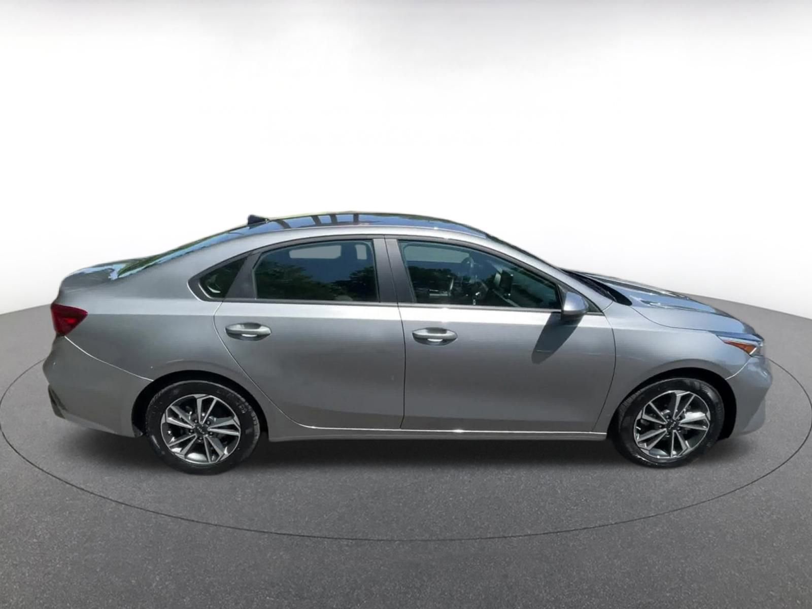 Thumbnail: 2024 Kia Forte - 16