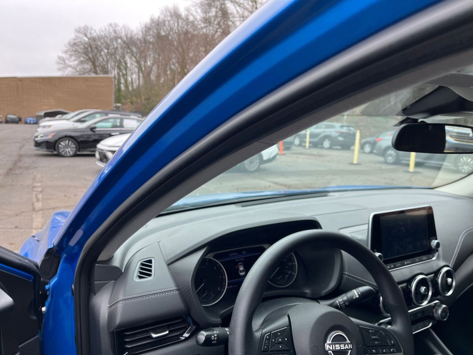 Thumbnail: 2025 Nissan Sentra - 32