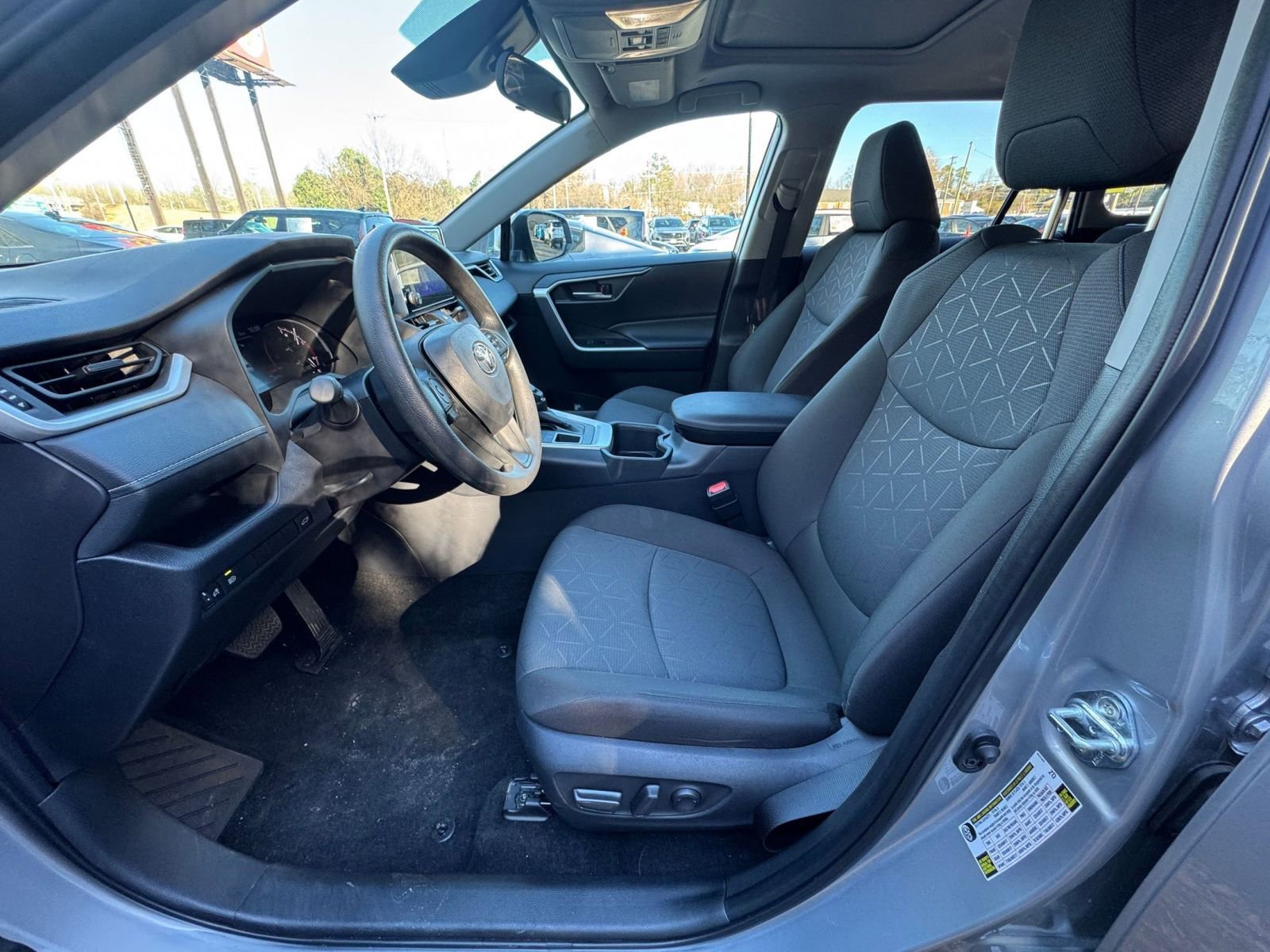 Thumbnail: 2025 Toyota RAV4 - 21