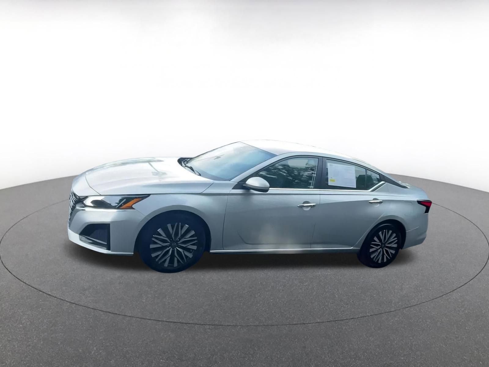 Thumbnail: 2023 Nissan Altima - 8