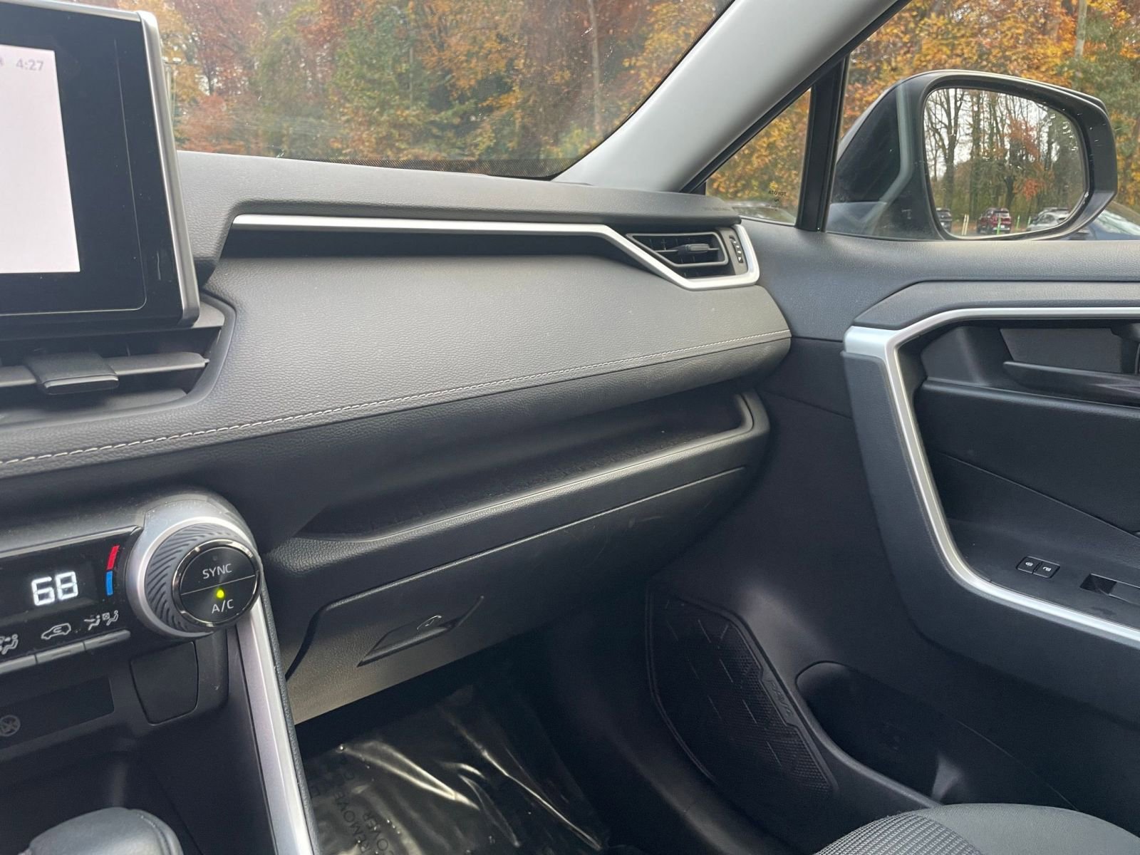 Thumbnail: 2025 Toyota RAV4 - 31