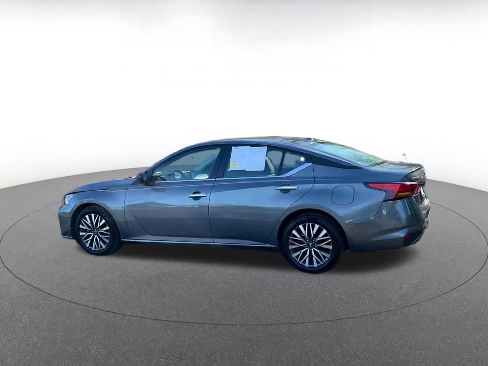 Thumbnail: 2025 Nissan Altima - 9