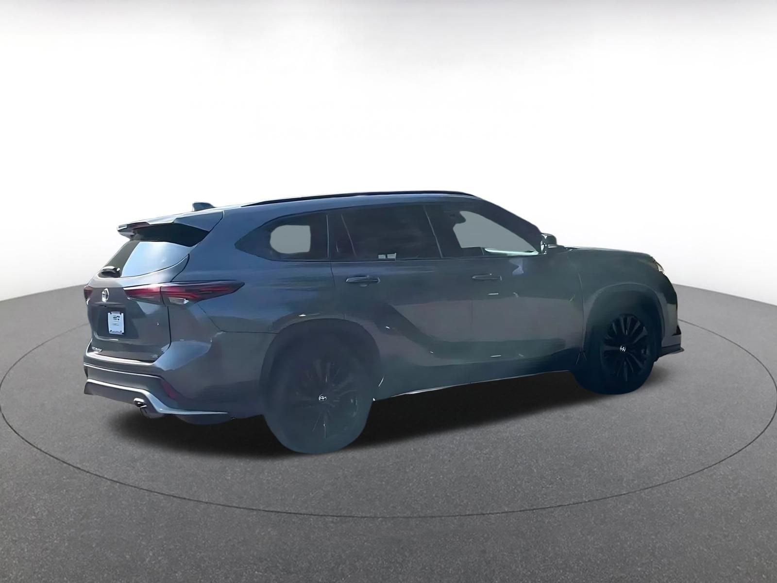 Thumbnail: 2024 Toyota Highlander - 18