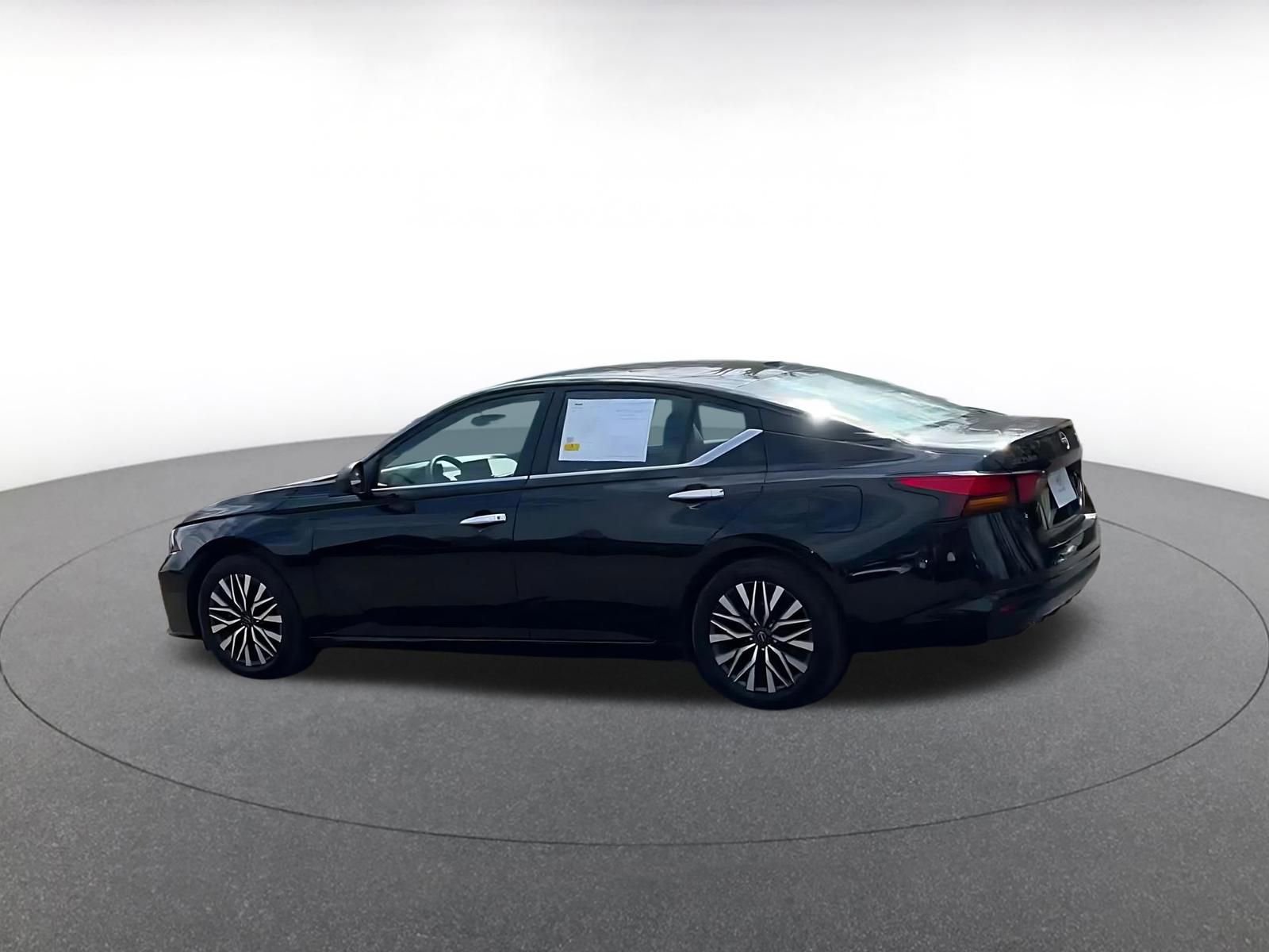 Thumbnail: 2025 Nissan Altima - 10