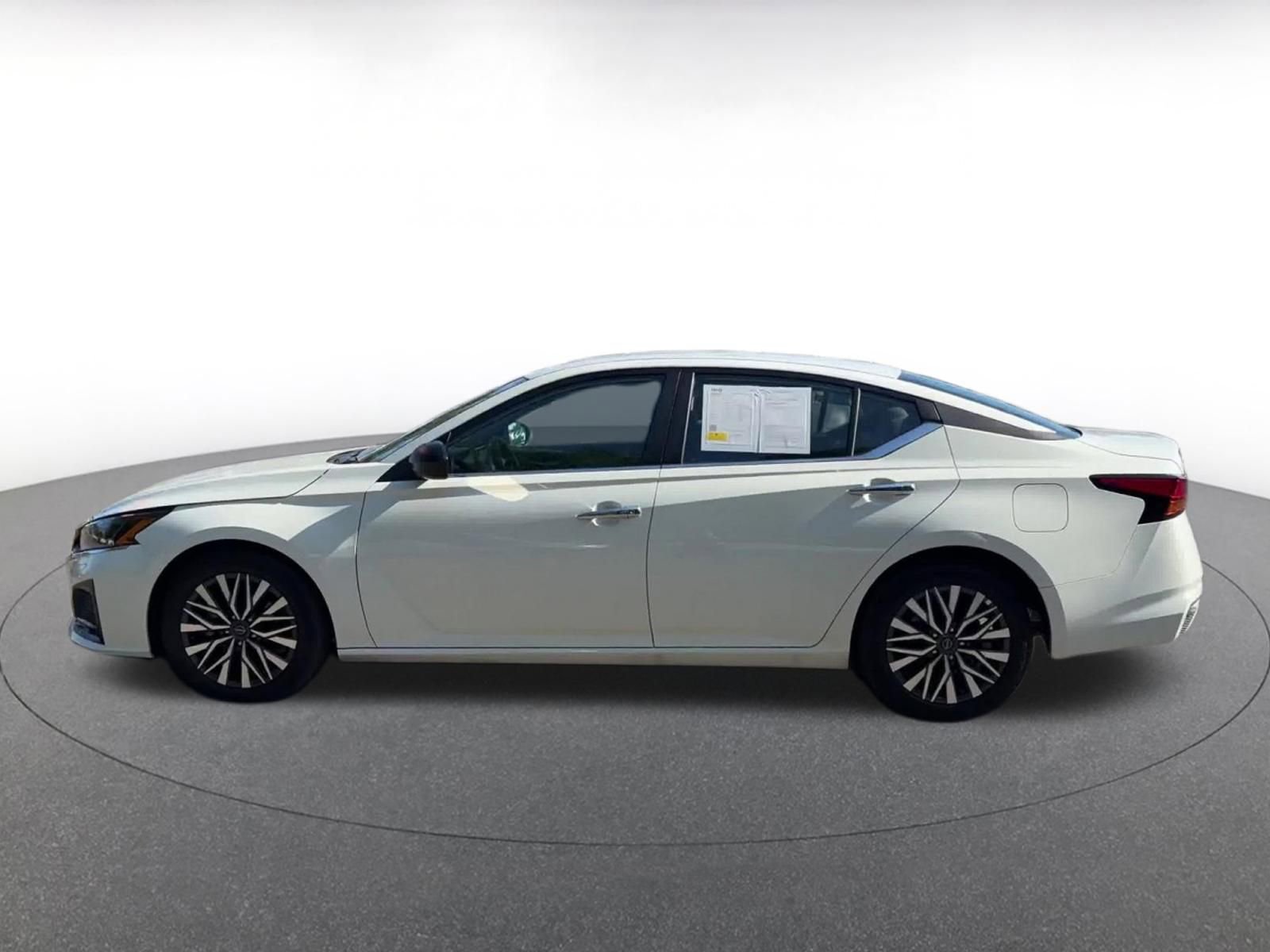 Thumbnail: 2025 Nissan Altima - 9