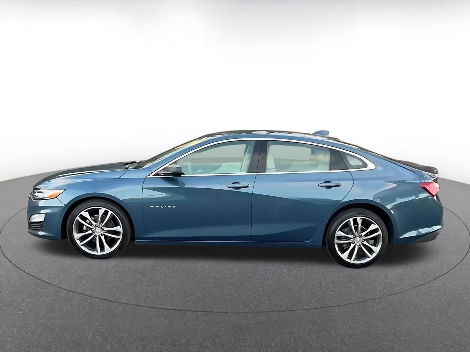 Thumbnail: 2024 Chevrolet Malibu - 9