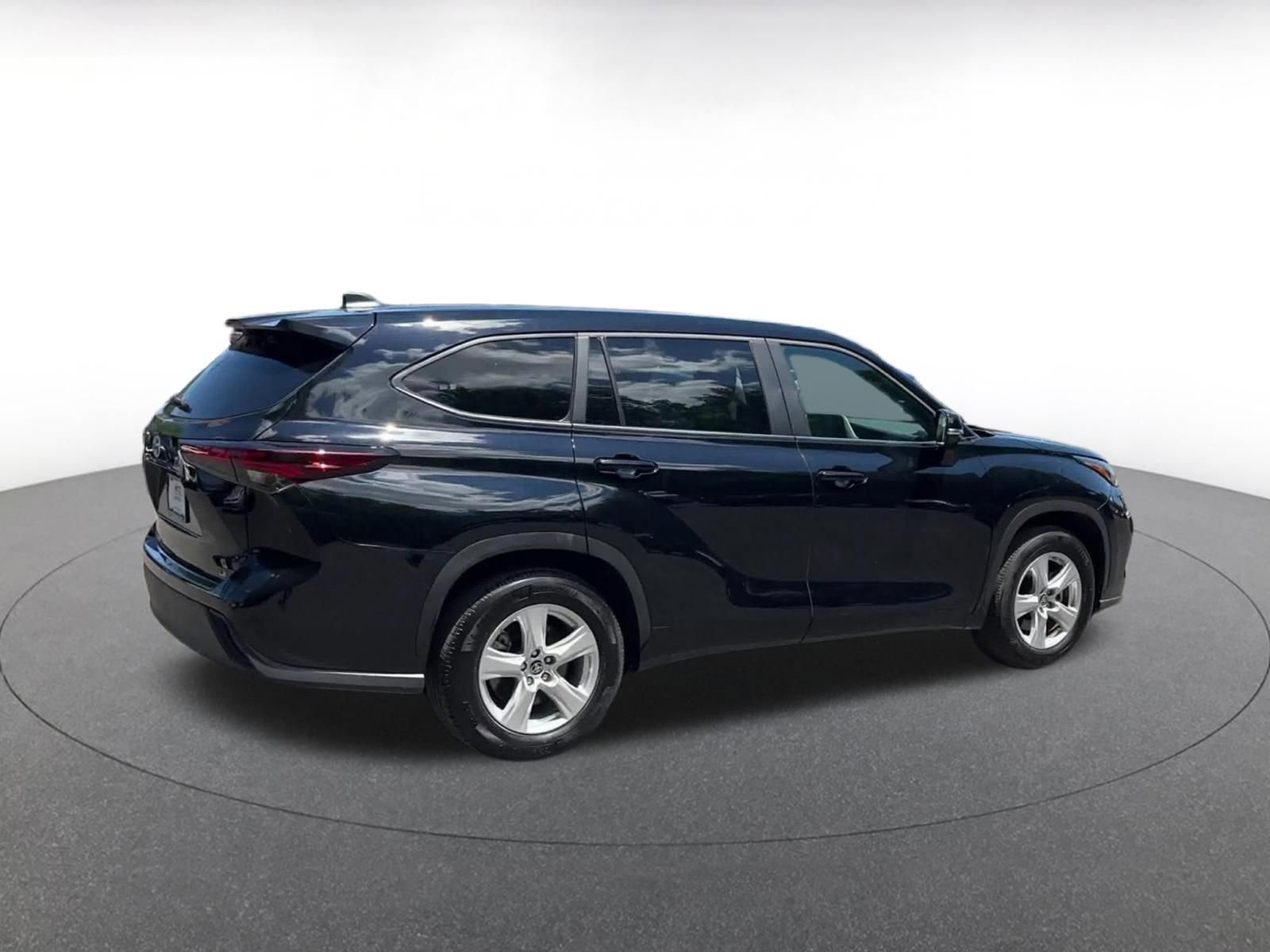 Thumbnail: 2025 Toyota Highlander - 15