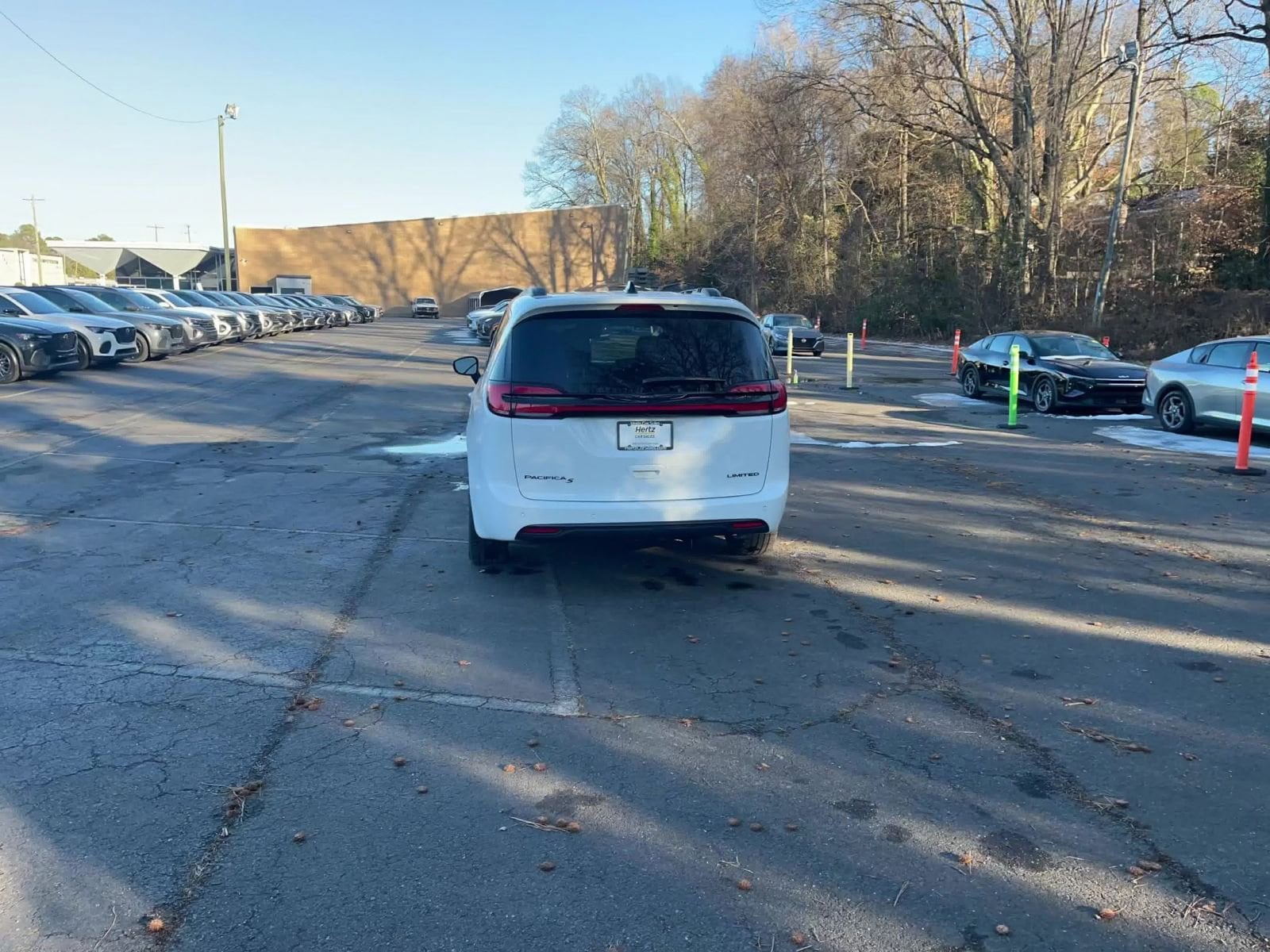 Thumbnail: 2025 Chrysler Pacifica - 16