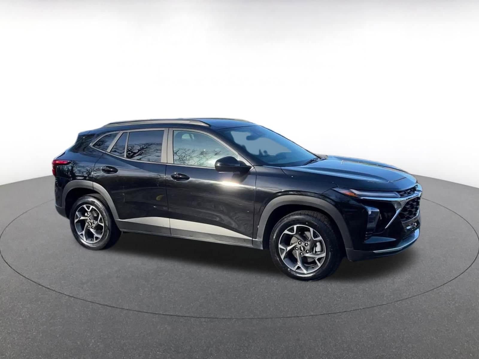 Thumbnail: 2025 Chevrolet Trax - 2