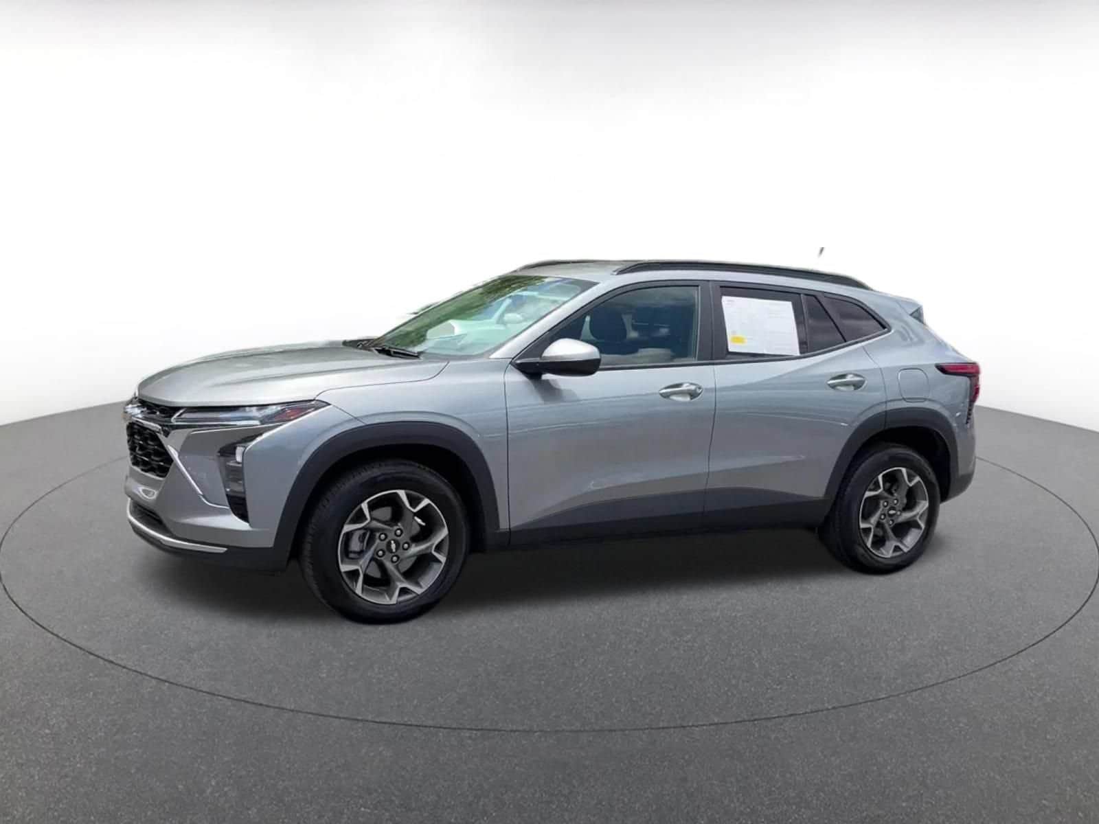 Thumbnail: 2025 Chevrolet Trax - 8