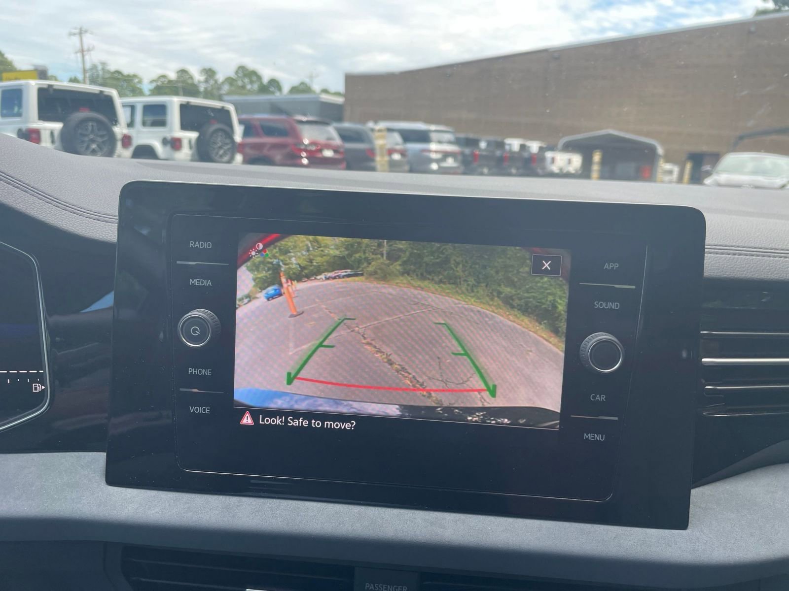 Thumbnail: 2025 Volkswagen Jetta - 17