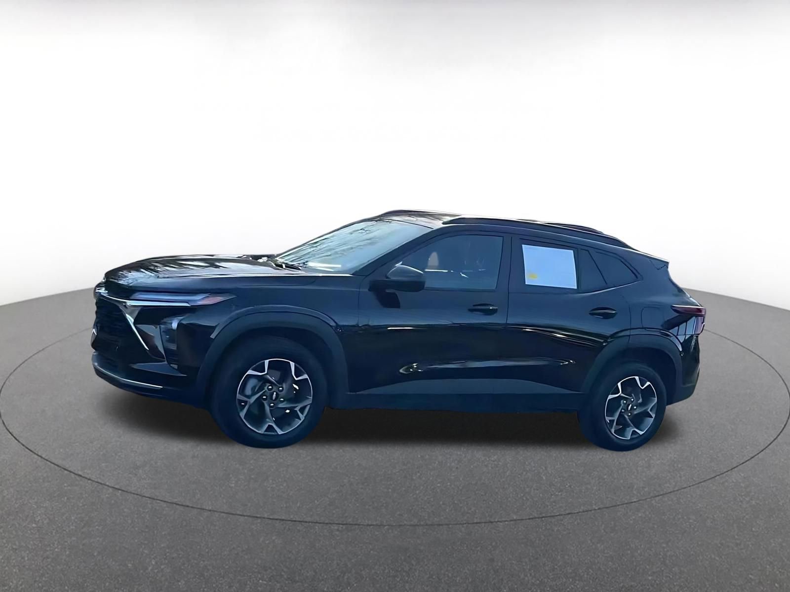 Thumbnail: 2025 Chevrolet Trax - 8