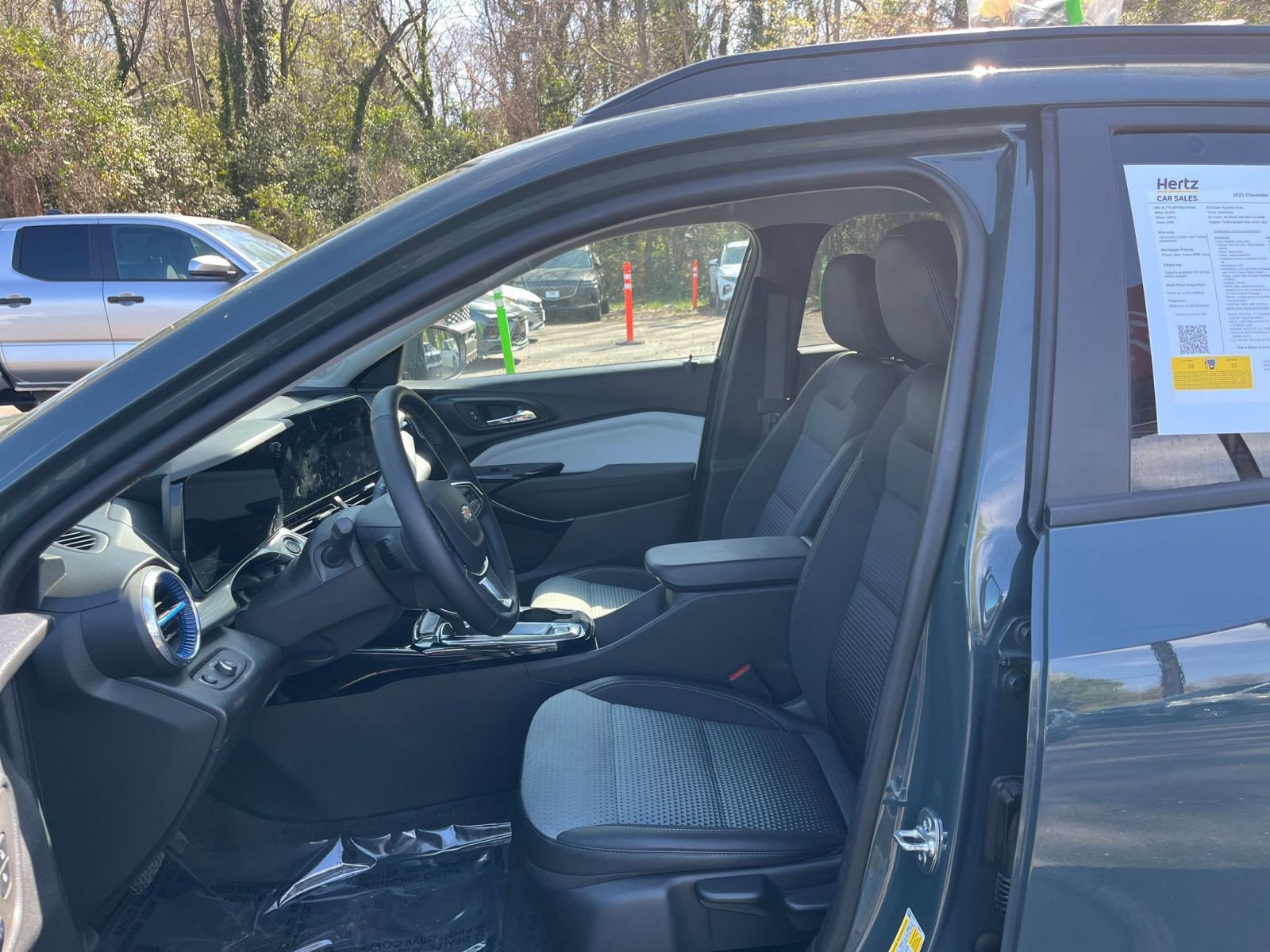 Thumbnail: 2025 Chevrolet Trax - 25