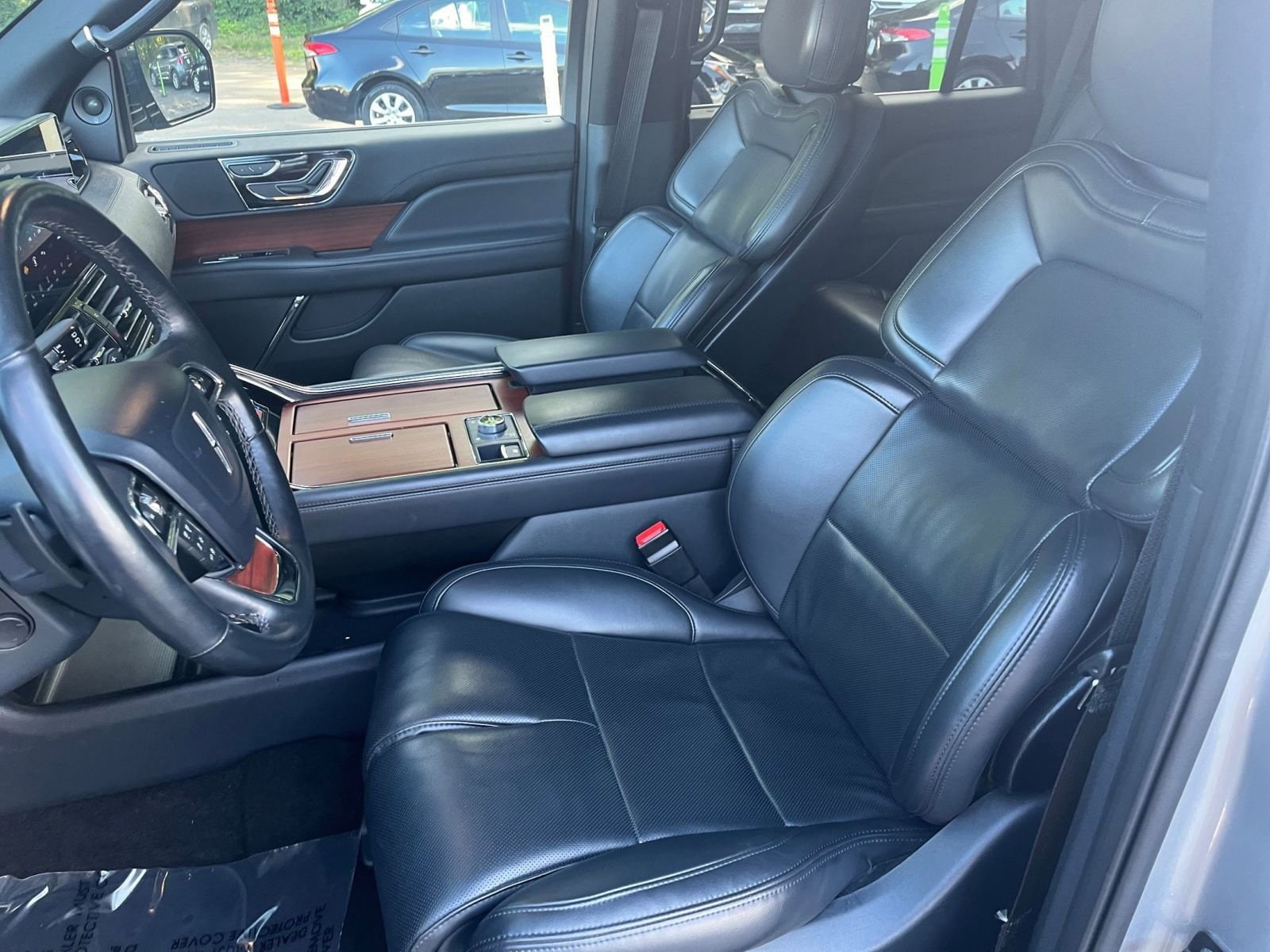 Thumbnail: 2023 Lincoln Navigator - 32