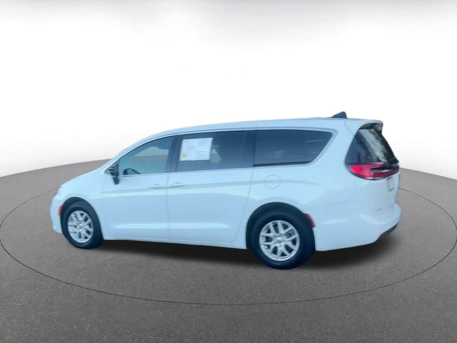 Thumbnail: 2025 Chrysler Pacifica - 10