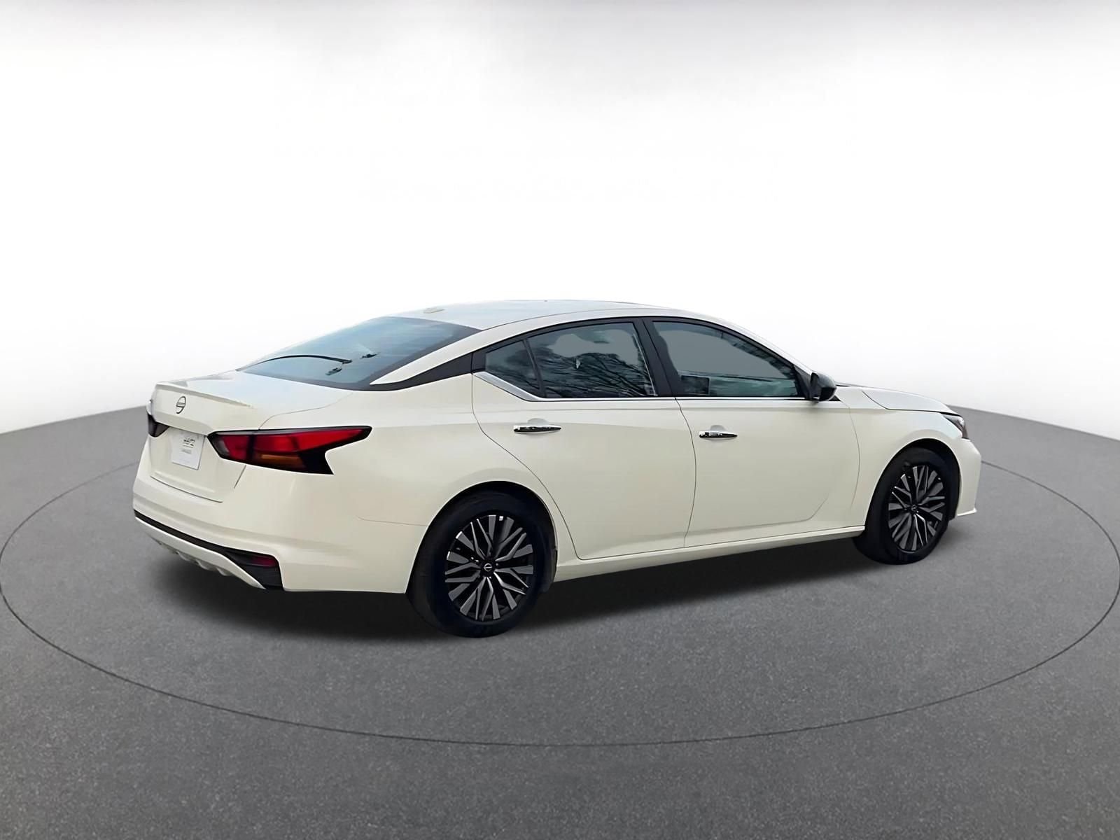 Thumbnail: 2025 Nissan Altima - 15